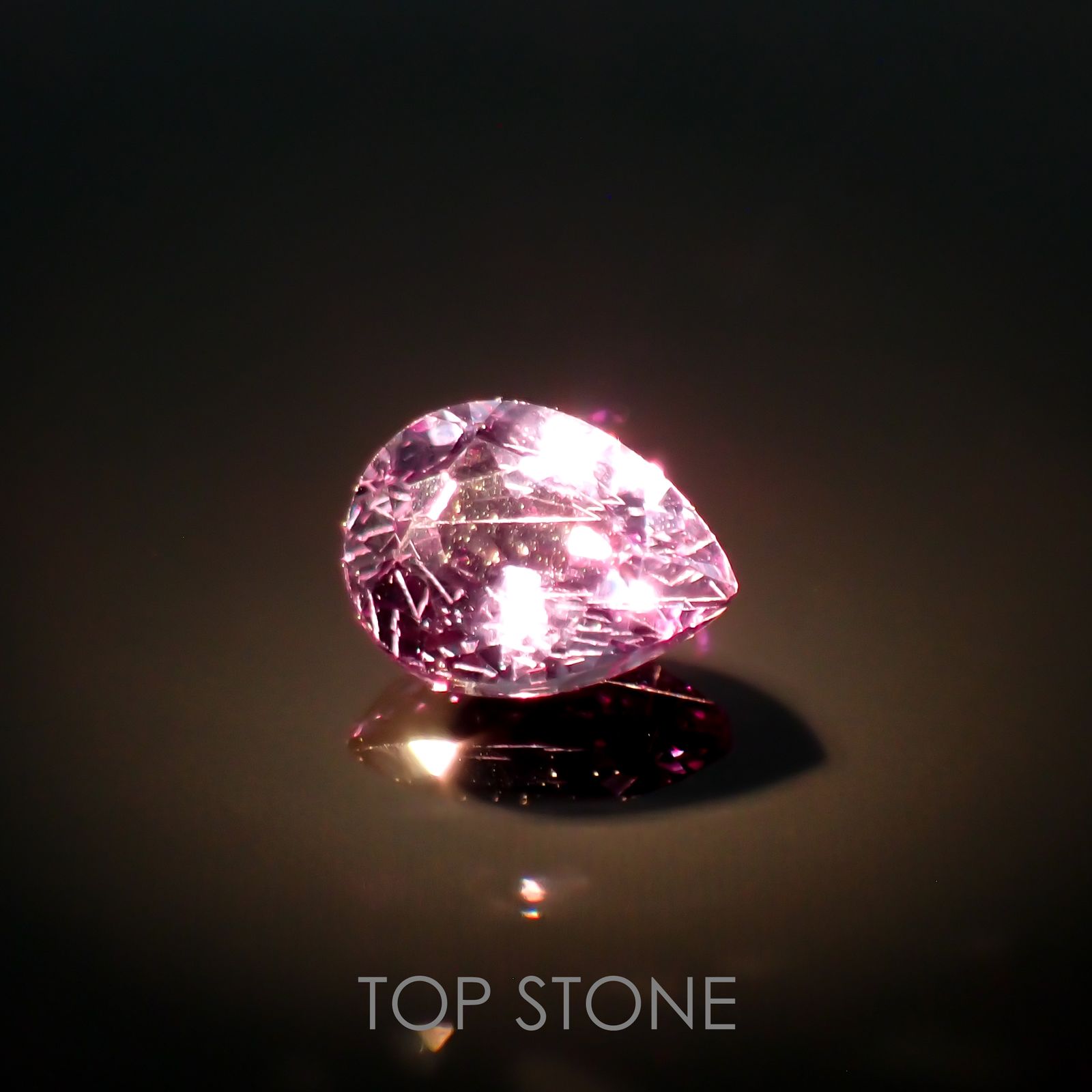カラーチェンジガーネット アレキタイプ(宝石名ガーネット)マダガスカル・ベキリー産 0.19ct 識別済[220616435]4.1x3.1mm前後