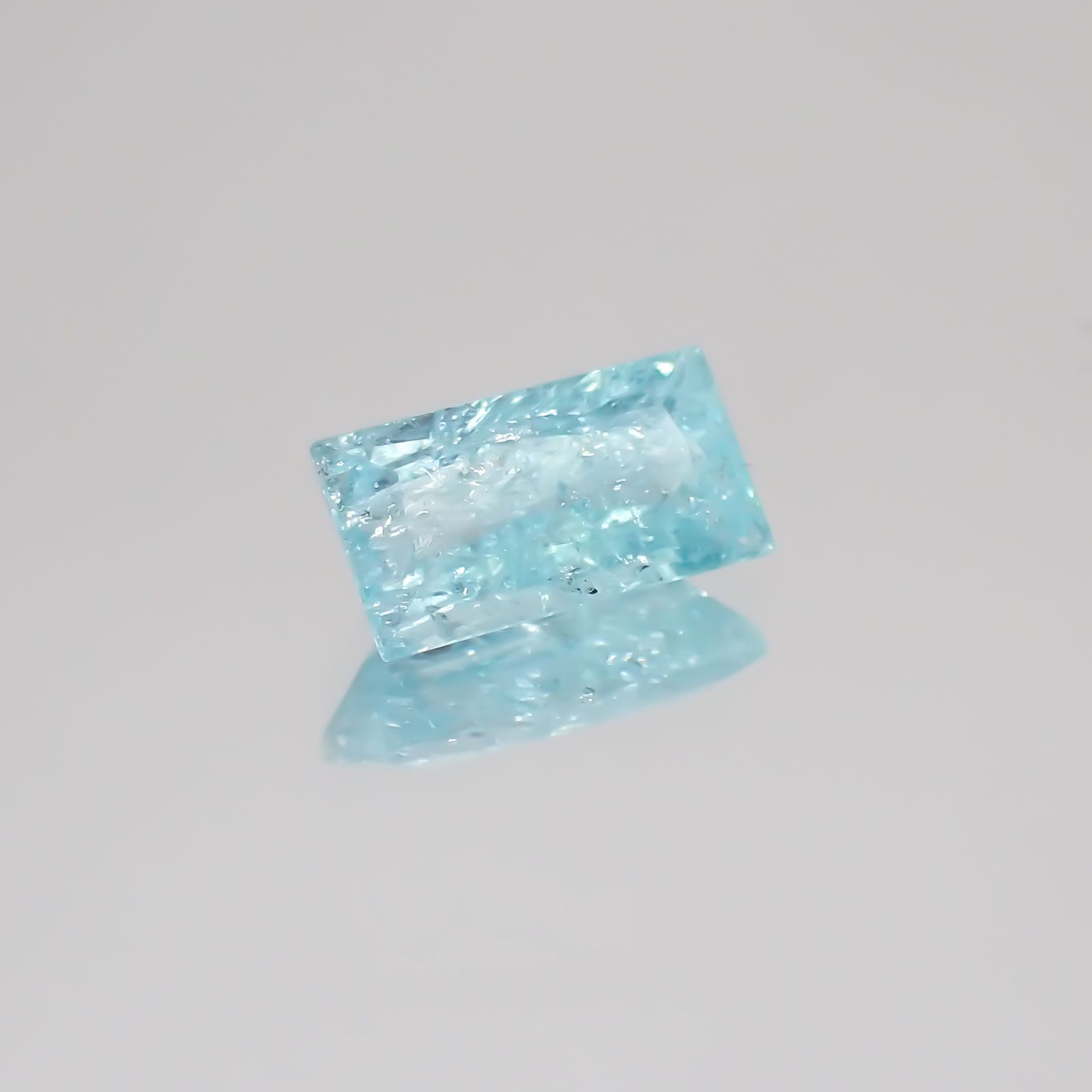 パライバトルマリン モザンビーク産 ルース 0.63ct[21029401]7.1×3.7mm前後