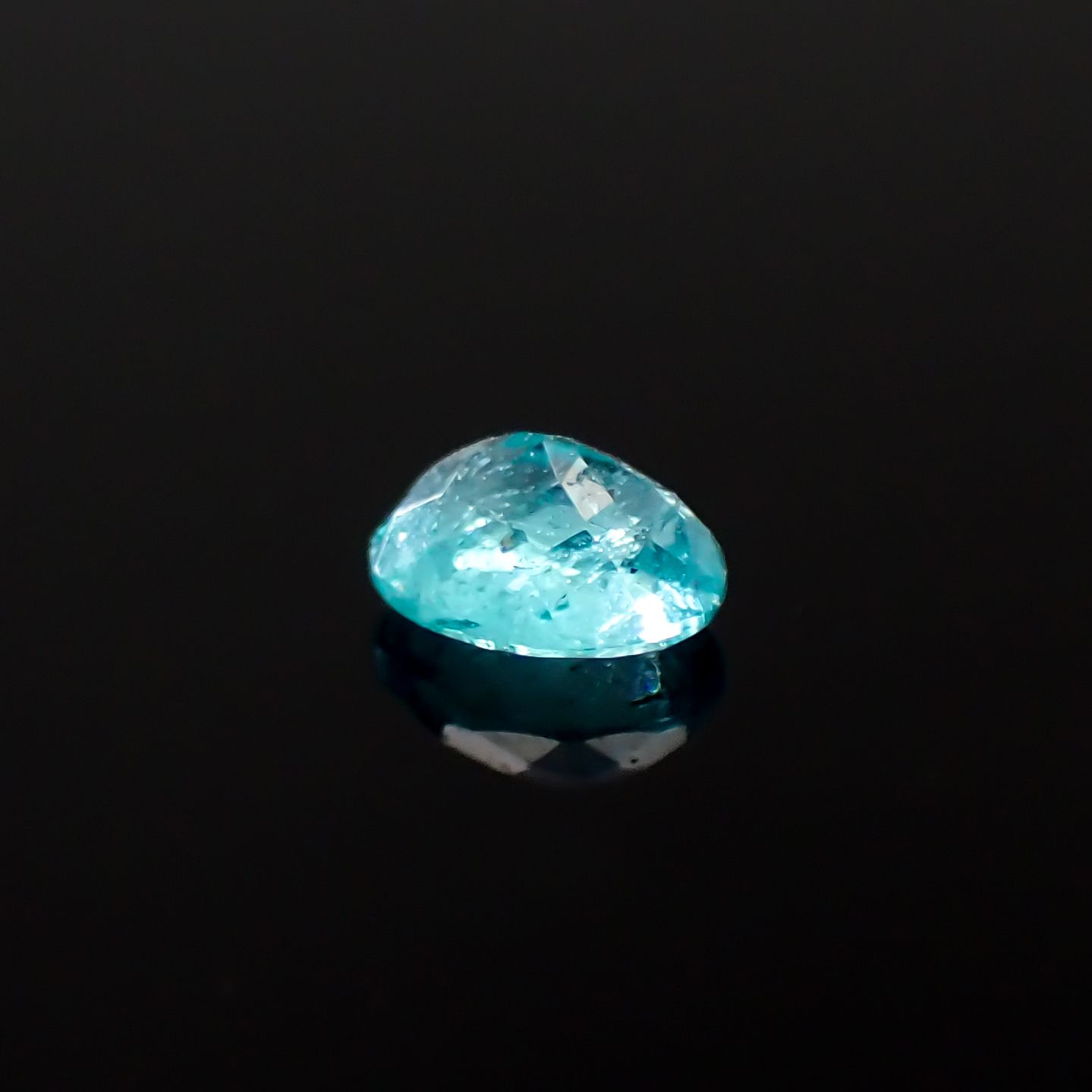 パライバトルマリン ブラジル・パライバ州バターリャ鉱山産 0.22ct[240928756]4.2x3.2mm前後