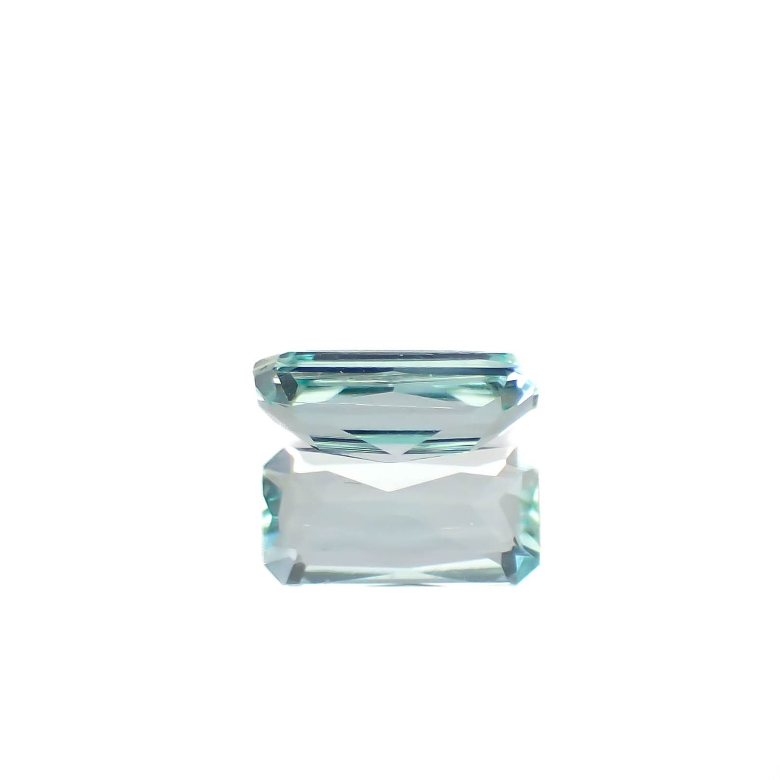 ミントベリル ナイジェリア産 0.45ct [250430196]6.9x3.4mm前後