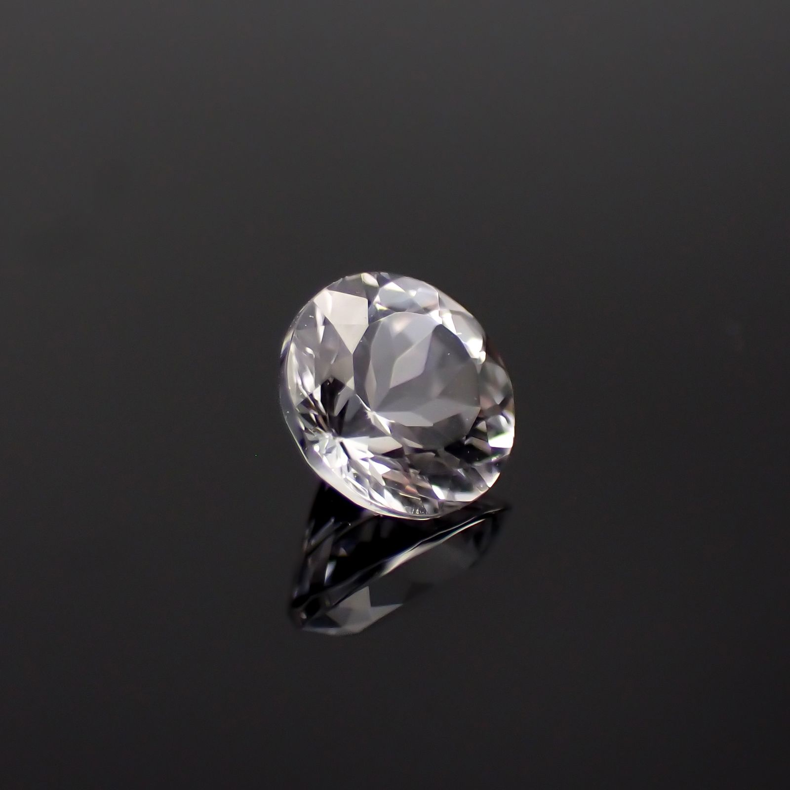 ダンビュライト(宝石名ダンブライト)メキシコ産 0.49ct 識別済[230722602]5x5mm前後