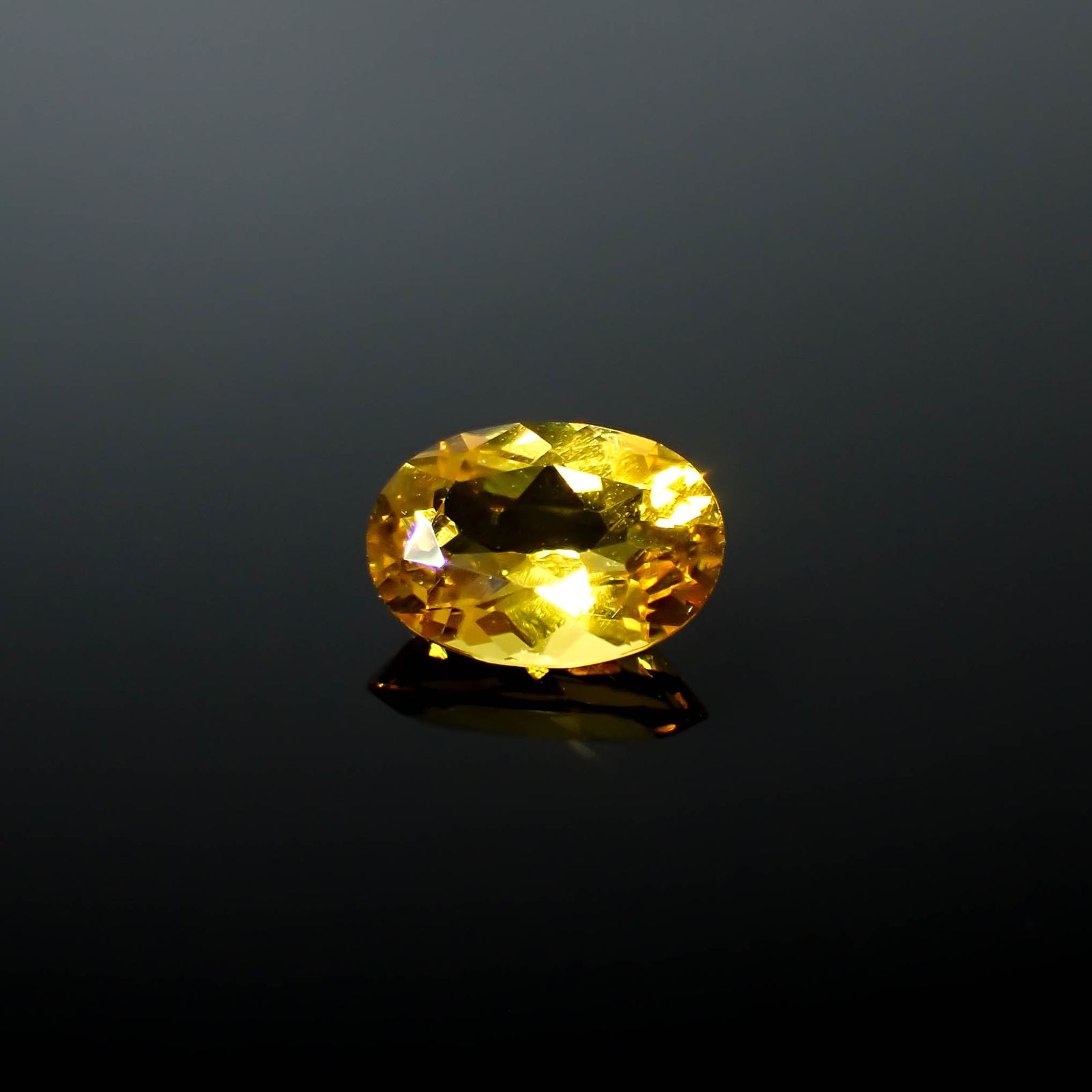 ゴールデンベリル(宝石名ゴールデン・ベリル)ブラジル産 0.87ct 識別済[250530348]7.9x5.8mm前後