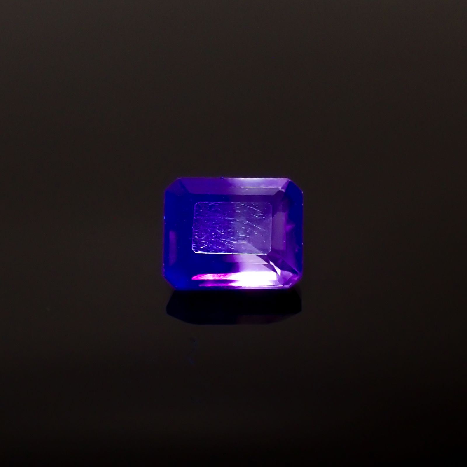 パーティカラーフローライト フルオレッセンス(宝石名パーティカラード・フルオライト)ブラジル産 5.26ct 識別済[231024009]10.9x9mm前後