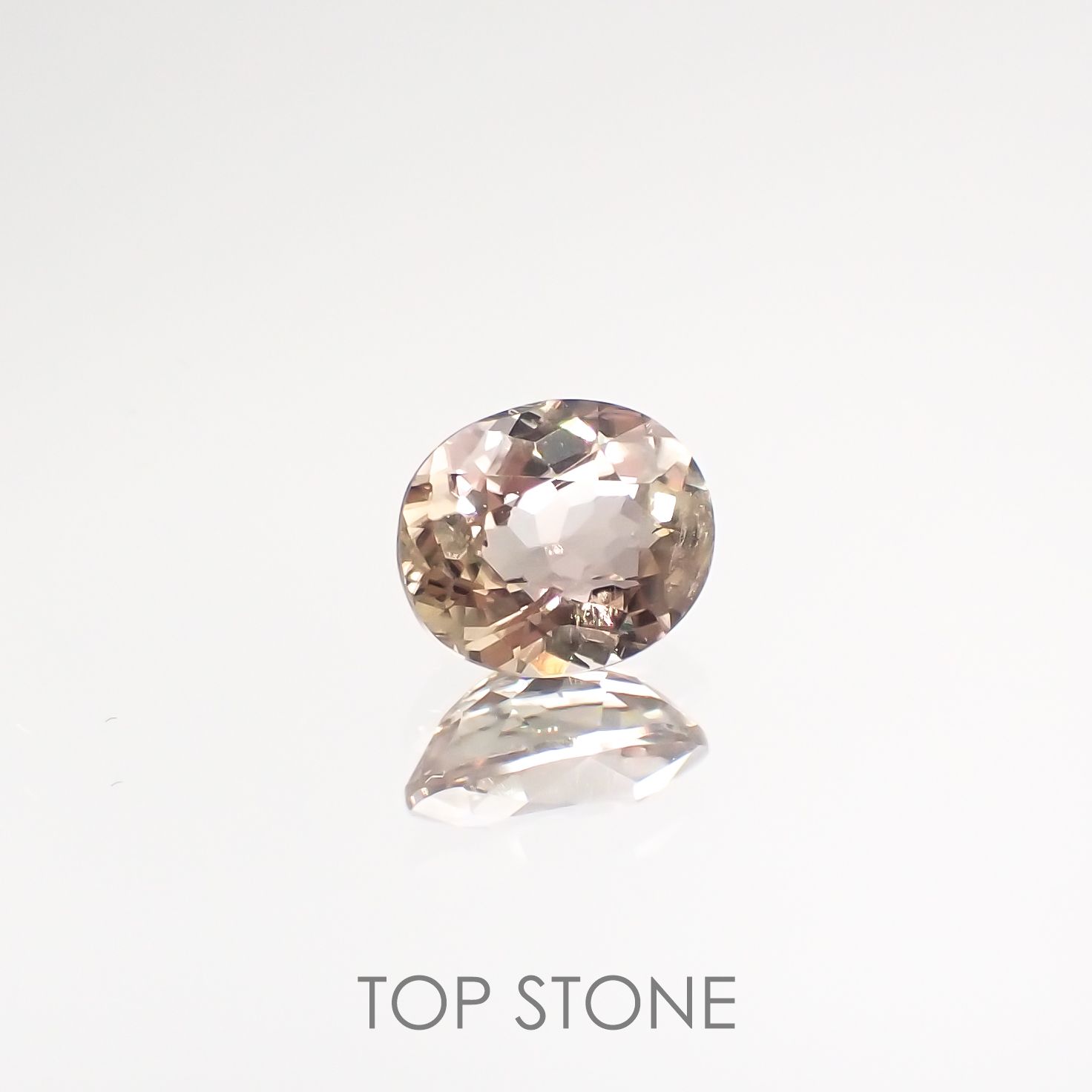 ダイアスポア カラーチェンジ(宝石名ダイアスポア) トルコ産 0.94ct 識別済[210812414]6.6×5.6mm前後