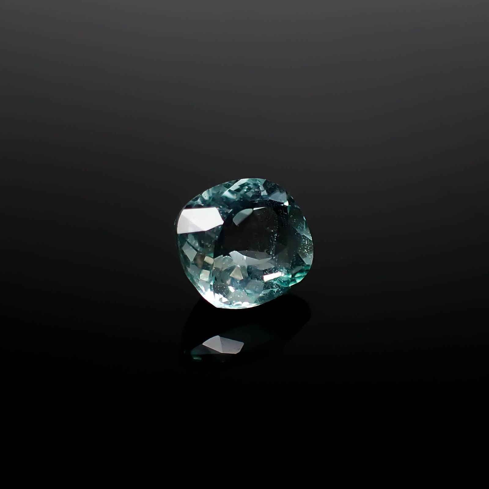 フローライト フルオレッセンス ジンバブエ産 1.85ct [250630513]7.7x6.9mm前後