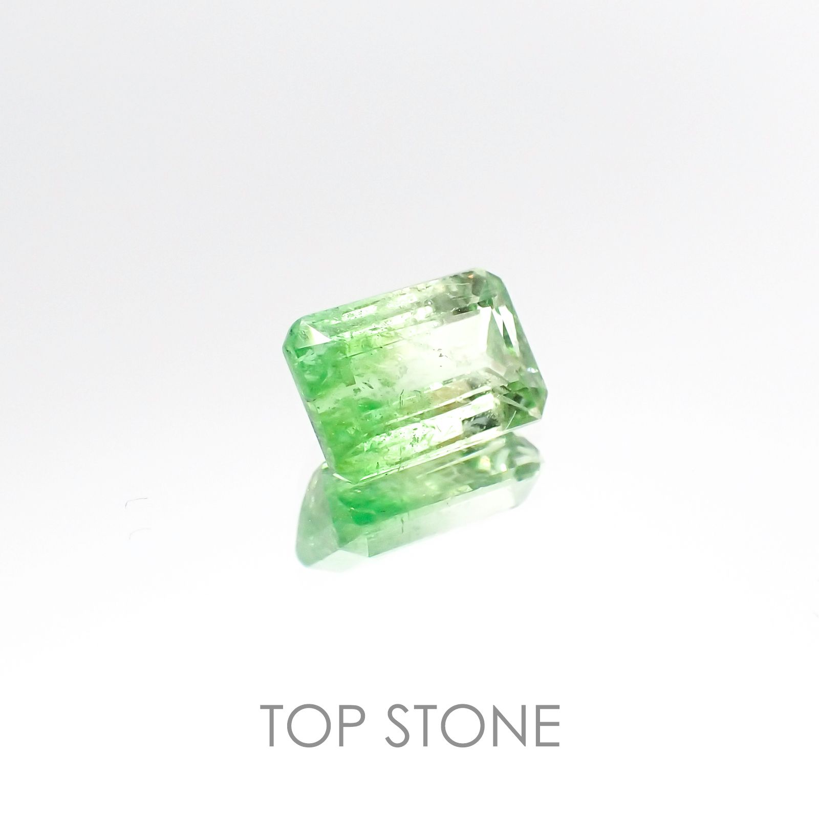バイカラーツァボライト タンザニア産 ルース 1.22ct[20106524]6.9×4.8mm前後
