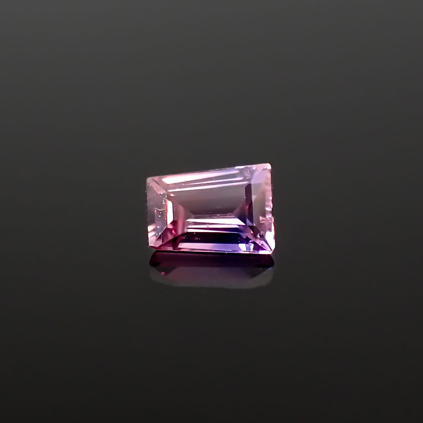 ウィンザーサファイア タンザニア・ウィンザー産 0.28ct / 4.3x3.2mm前後 [260532128]