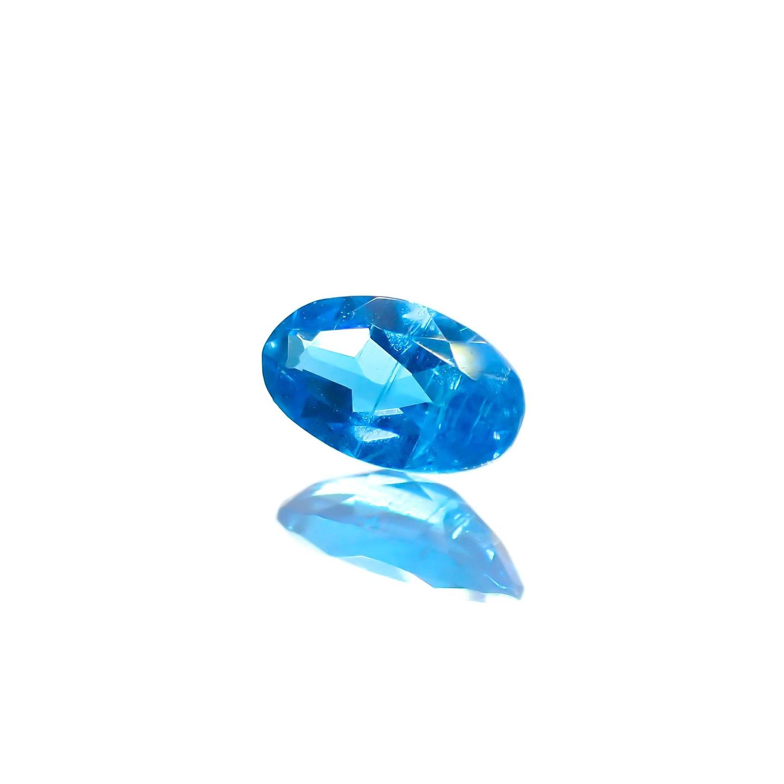 ネオンブルーアパタイト(宝石名アパタイト) ブラジル産 識別済 0.24ct / 5.1x2.9mm前後 [260612571]