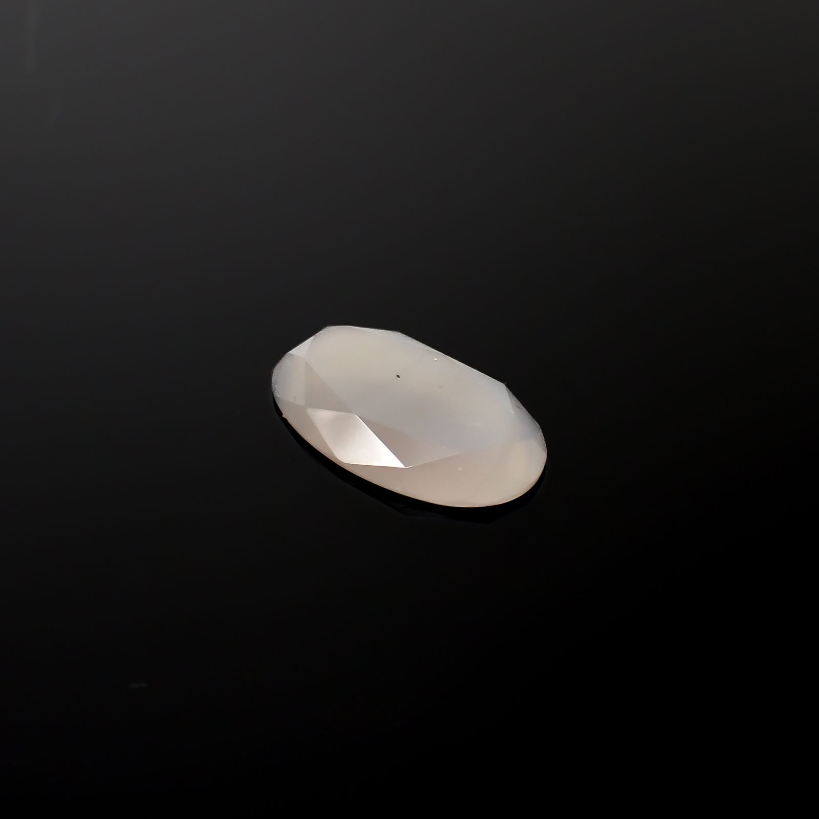 アイリスカルセドニー ブラジル・ミナスジェライス州産 6.40ct[240527807]20.6x12.6mm前後