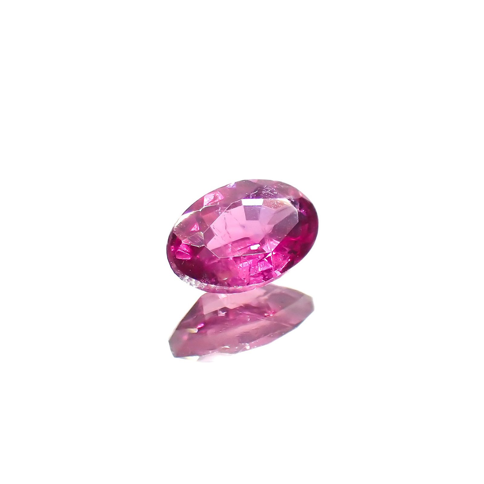 ウィンザーサファイア タンザニア・ウィンザー産 0.31ct / 4.9x3.1mm前後 [230421405]