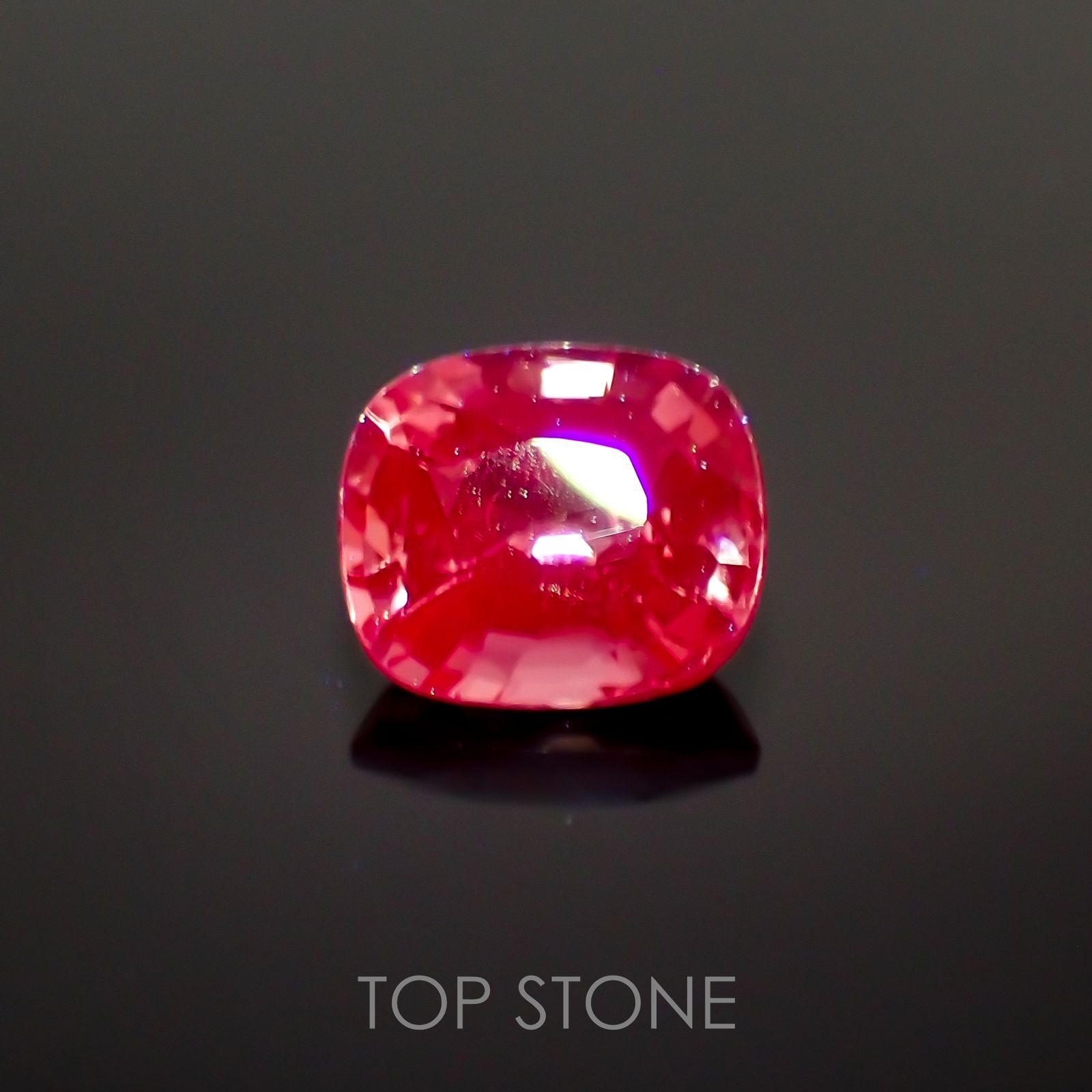 パープルスピネル(宝石名スピネル) ビルマ産 1.55ct 識別済[20128682]7.4×6.5mm前後