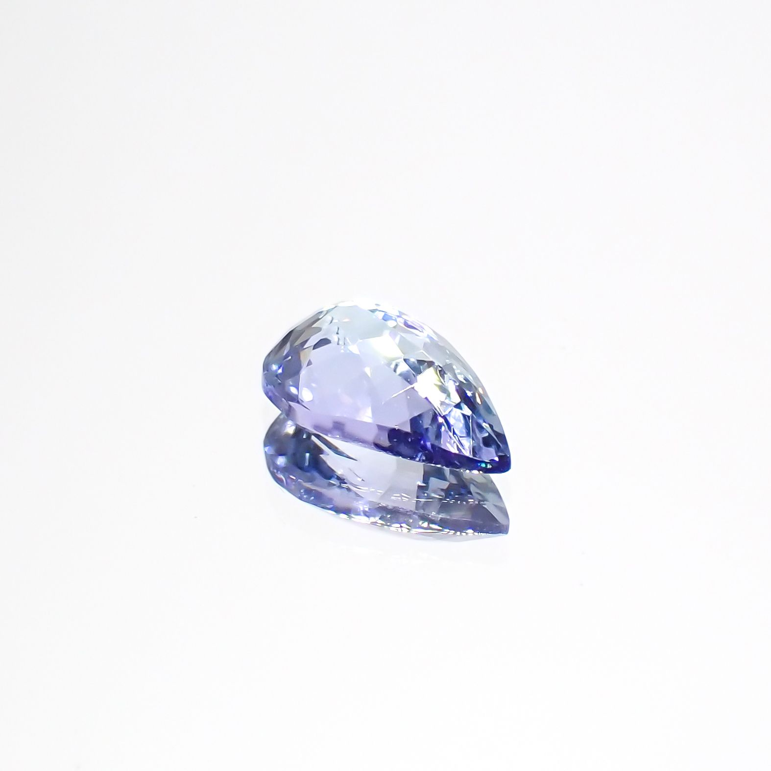バイカラータンザナイト(宝石名タンザナイト)タンザニア産 0.79ct 識別済[231224644]7.9x5mm前後