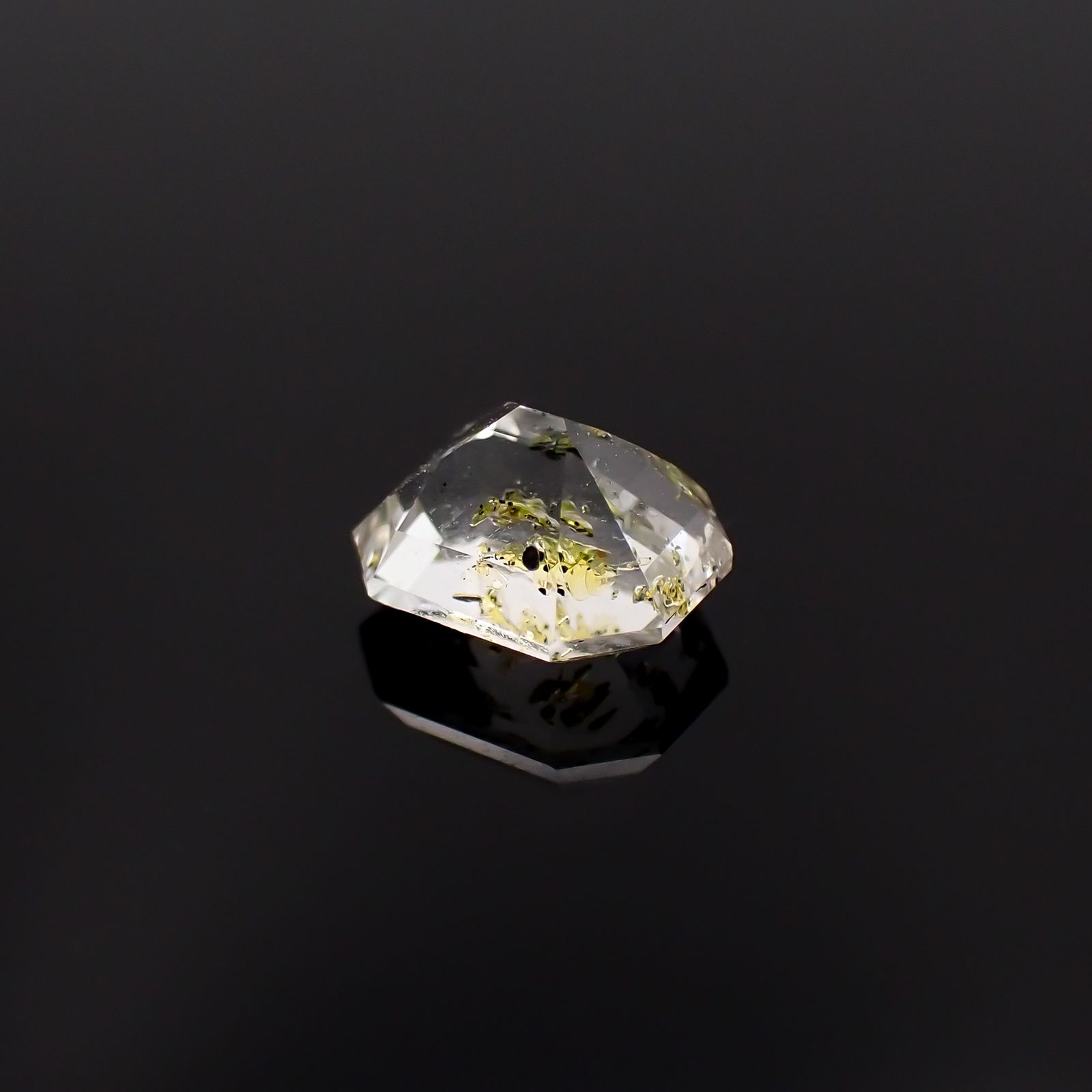 ◇オクタゴンカット◇オイルインクォーツ パキスタン産 0.65ct [230522094]5.9x4.7mm前後