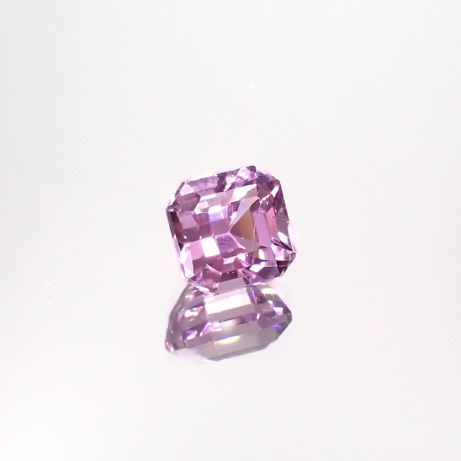 クンツァイト アフガニスタン産 4.42ct[230722929]8.7x8.4mm前後
