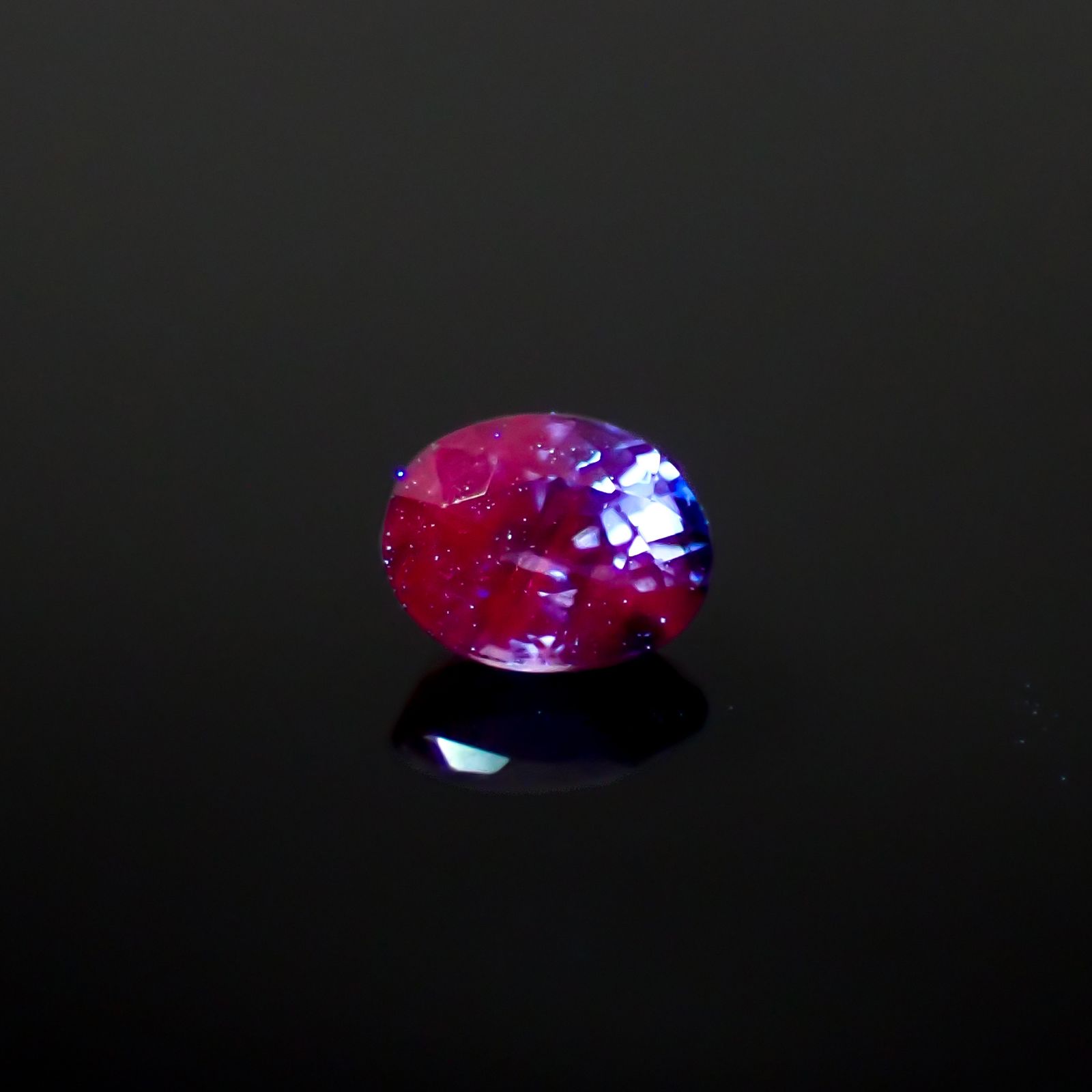 サファイア タンザニア産 0.28ct [241029193]4.2x3.2mm前後