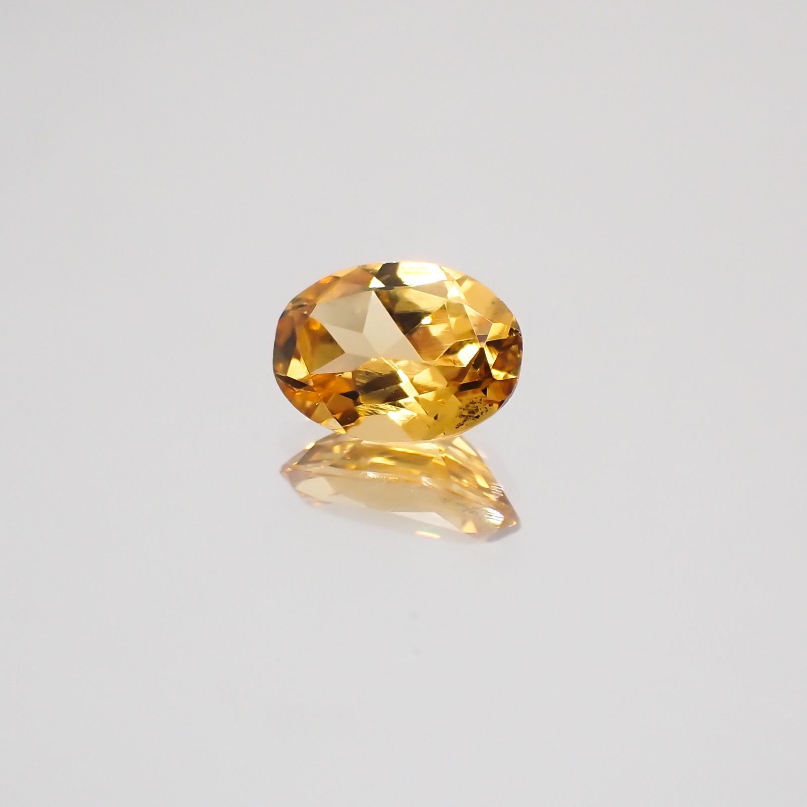 インペリアルガーネット(宝石名ヘソナイト・ガーネット)スリランカ産 0.86ct 識別済[231224370]6.9x4.9mm前後