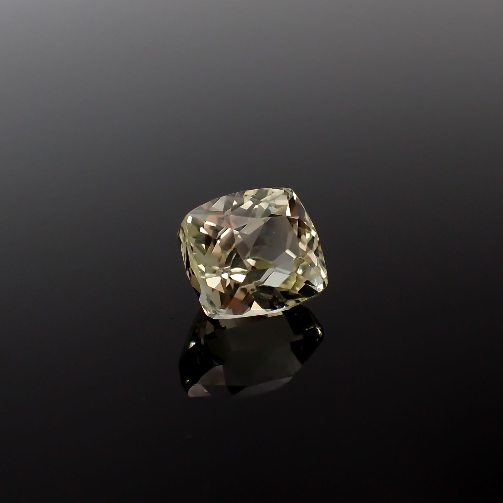 イエロースポジュミン(宝石名スポジュミン)アフガニスタン産 6.23ct 識別済[231225008]10x8.9mm前後