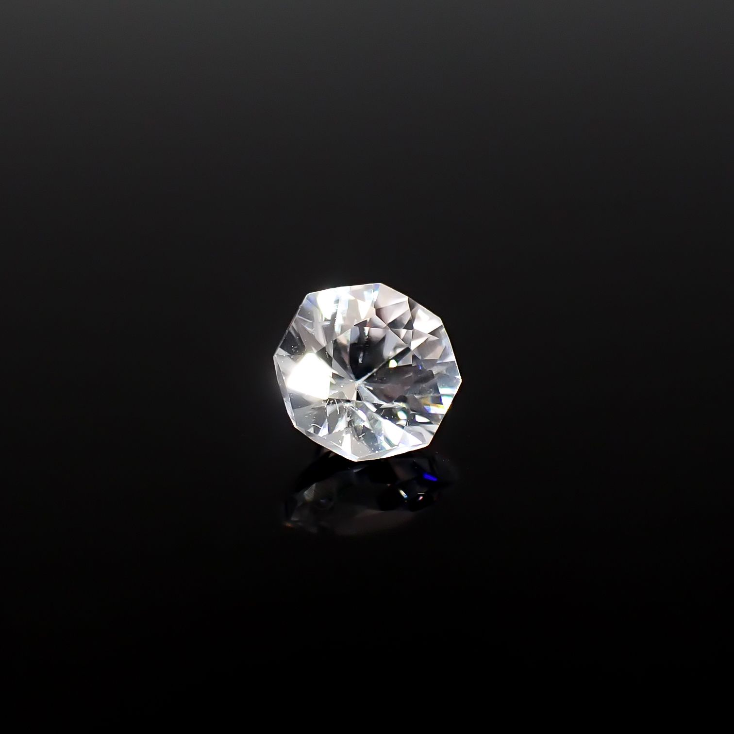 ◇オクタゴンカット◇カラーレスジルコン(宝石名ホワイト・ジルコン)スリランカ/カンボジア産 識別済 0.78ct / 4.8x4.8mm前後 [251231388]