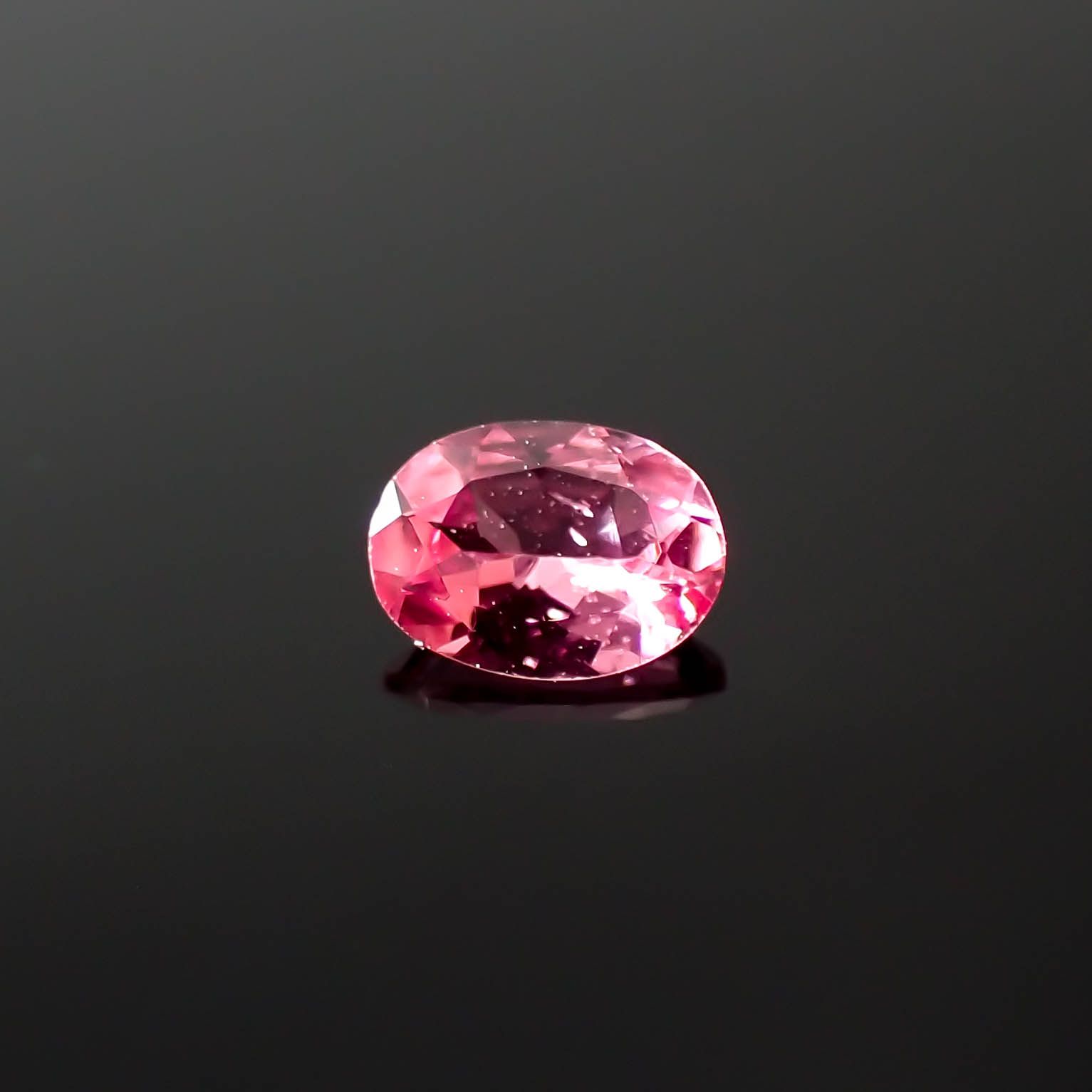 ホットピンクスピネル タンザニア・マヘンゲ産 0.15ct[240327003]3.9x2.9mm前後