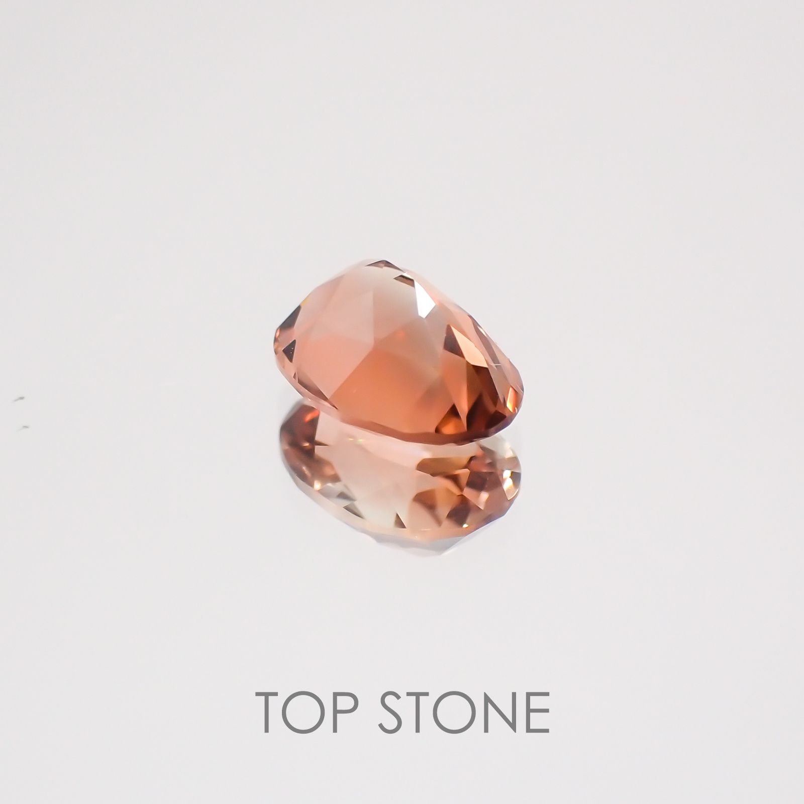 オレゴンサンストーン(宝石名ラブラドライト) アメリカ・オレゴン州産 0.90ct 識別済[21058892]7.4×5.3mm前後
