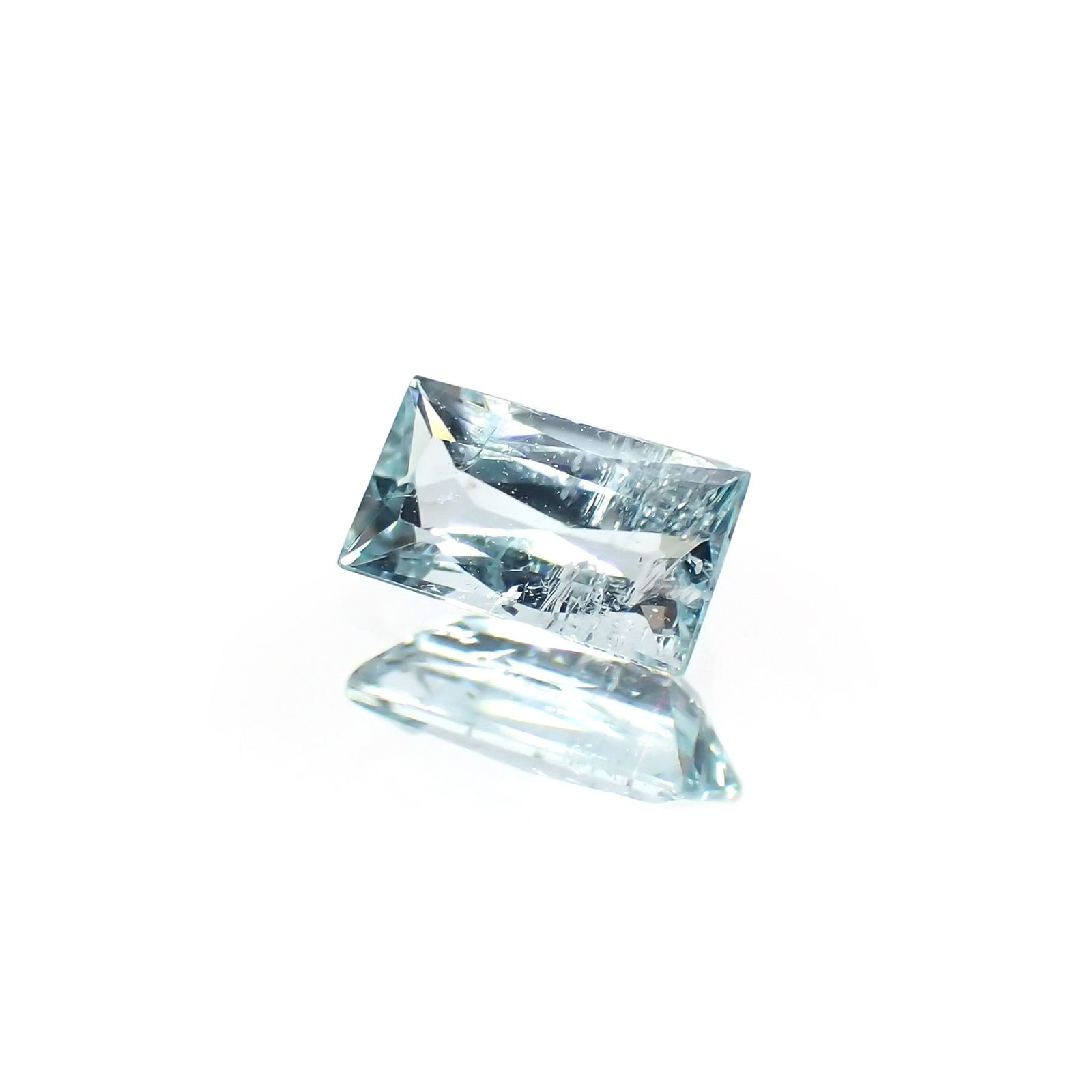 パライバトルマリン(宝石名トルマリン/別名パライバ・トルマリン)モザンビーク産 識別済 0.44ct / 6.2x3.4mm前後 [230522236]