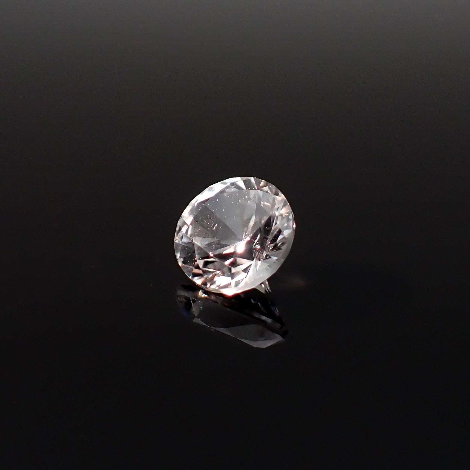 フェナカイト ロシア産 0.93ct / 6.2x6.2mm前後 [260632426]