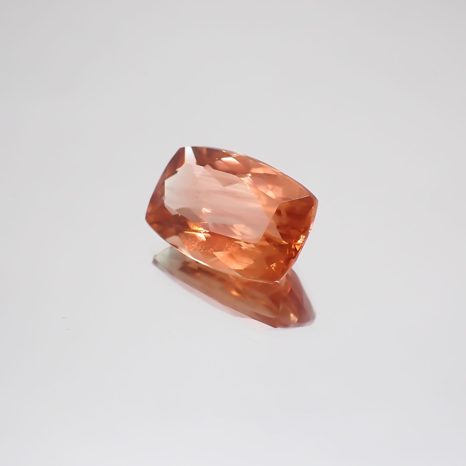 オレゴンサンストーン(宝石名ラブラドライト・サンストーン)アメリカ・オレゴン州産 4.180ct ソ付(彩珠)[230622267]13x8.5mm前後