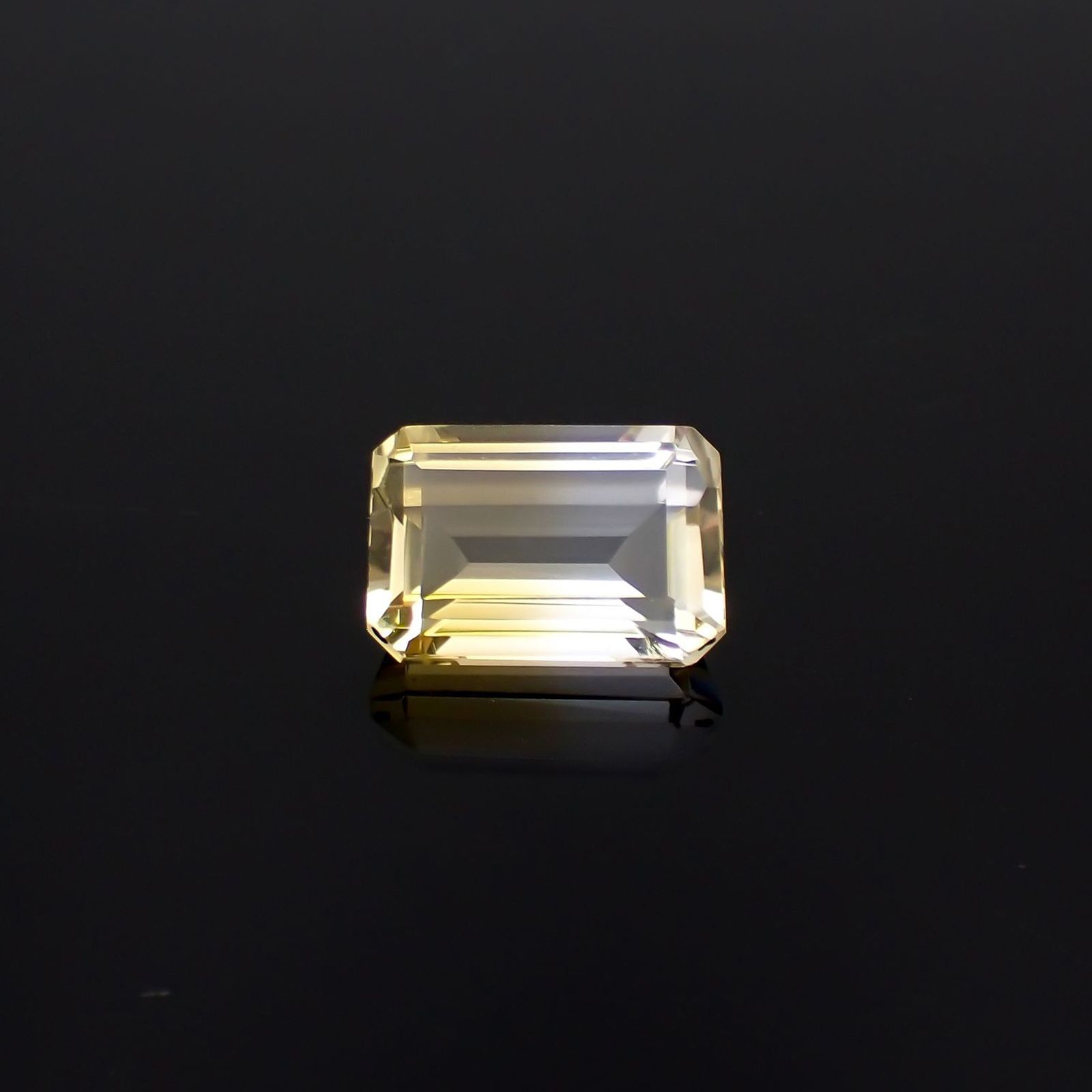 バイカラーシトリン ブラジル・ミナスジェライス州産 7.88ct / 14.2x9.7mm前後 [251026463]