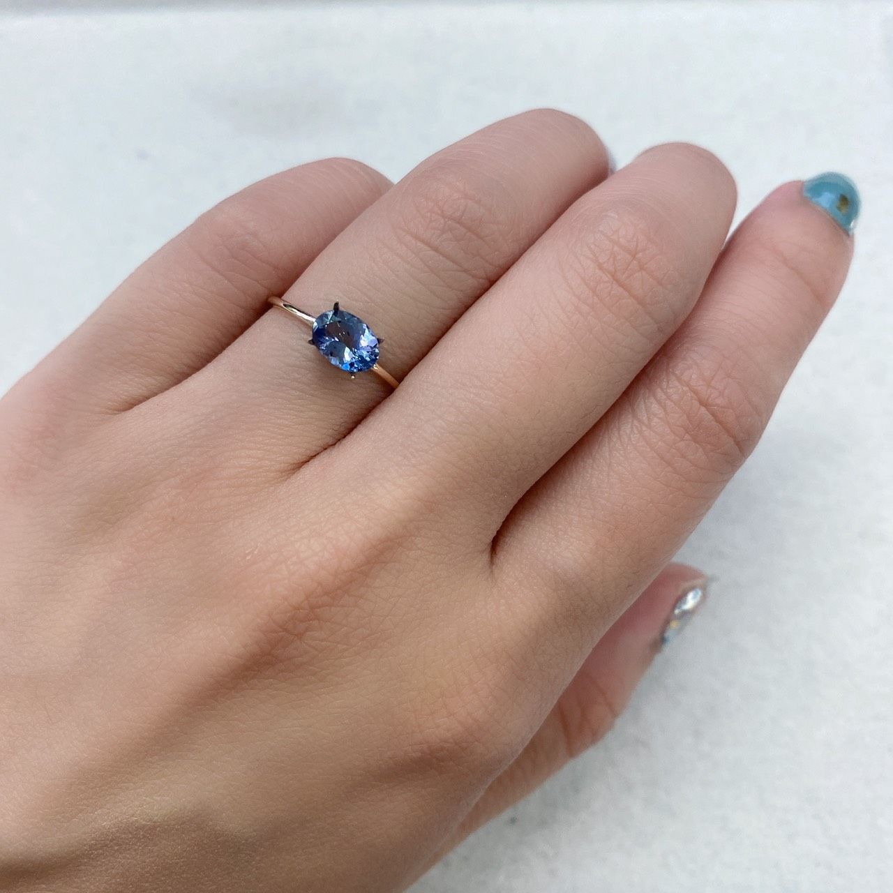 バイカラータンザナイト(ゾイサイト) タンザニア産 ルース 0.87ct[210812650]7.1×5.2mm前後