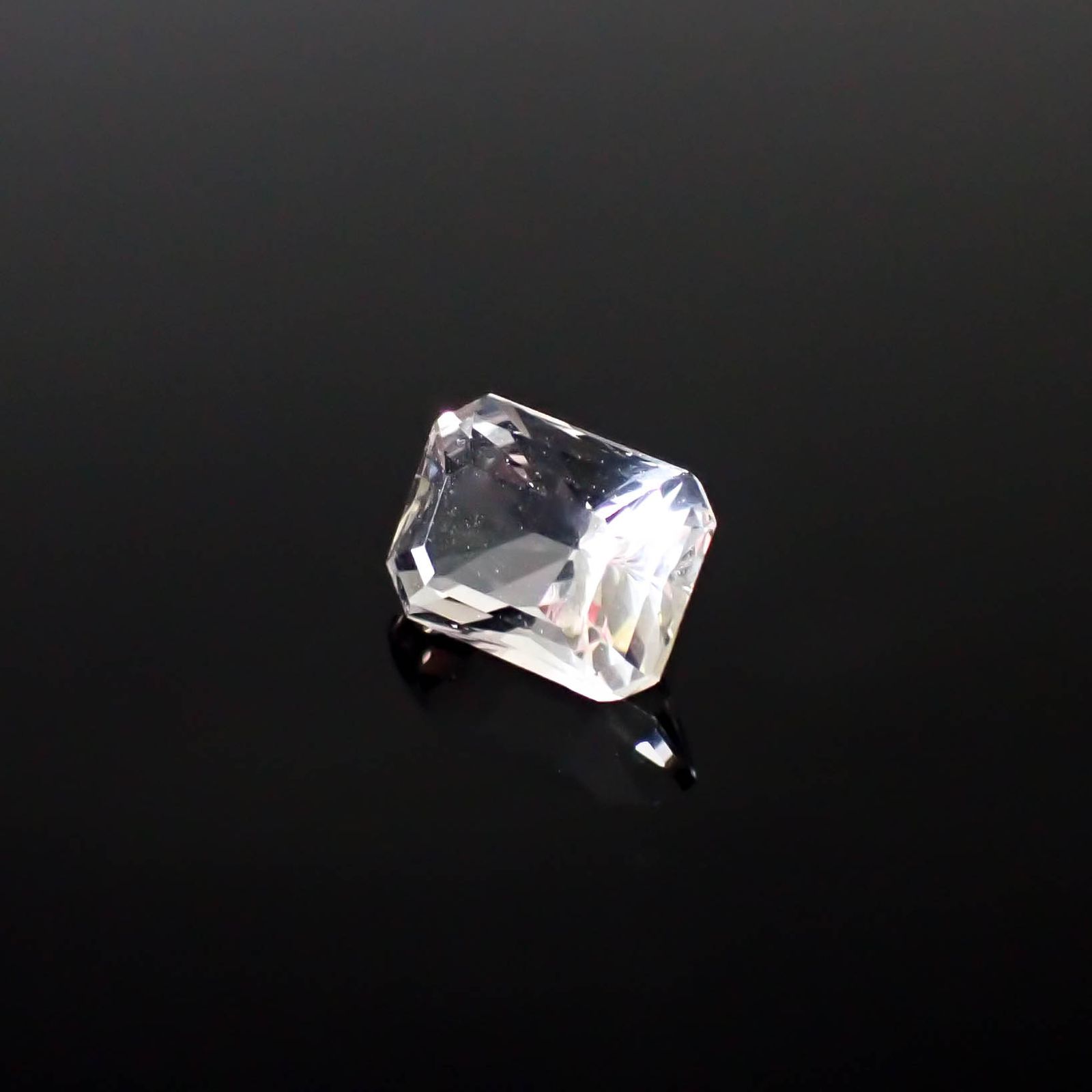 カラーレスフローライト フルオレッセンス イギリス産 2.33ct [250430160]8.5x6.4mm前後