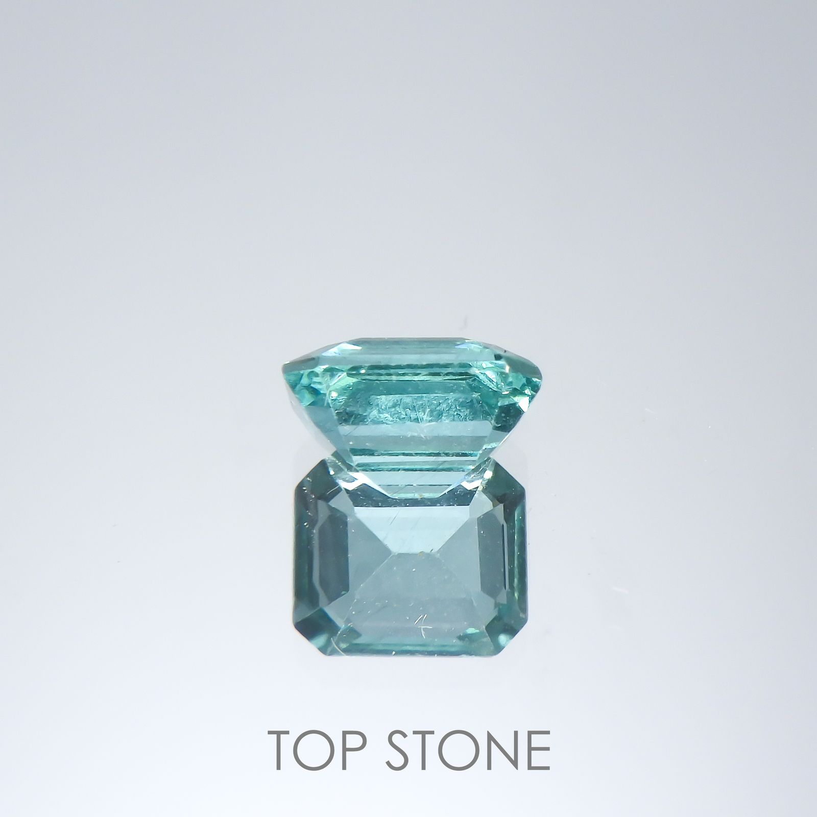 ブルーグリーンアパタイト(宝石名アパタイト)マダガスカル産 0.80ct 識別済[220515942]5.7x4.8mm前後