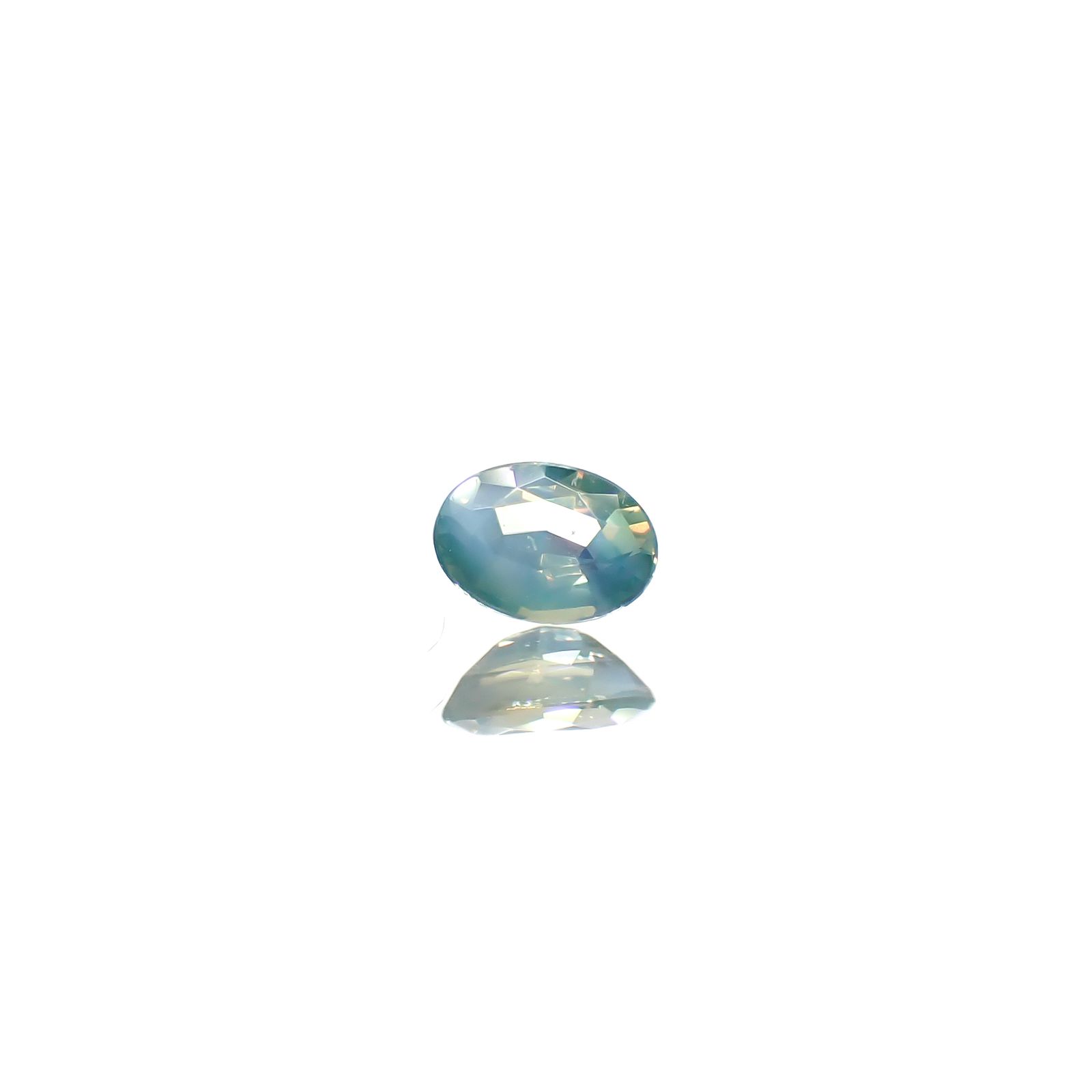 アレキサンドライトキャッツアイ ブラジル・ミナスジェライス州ヘマチタ鉱山産 0.085ct[240527430]3x2.2mm前後