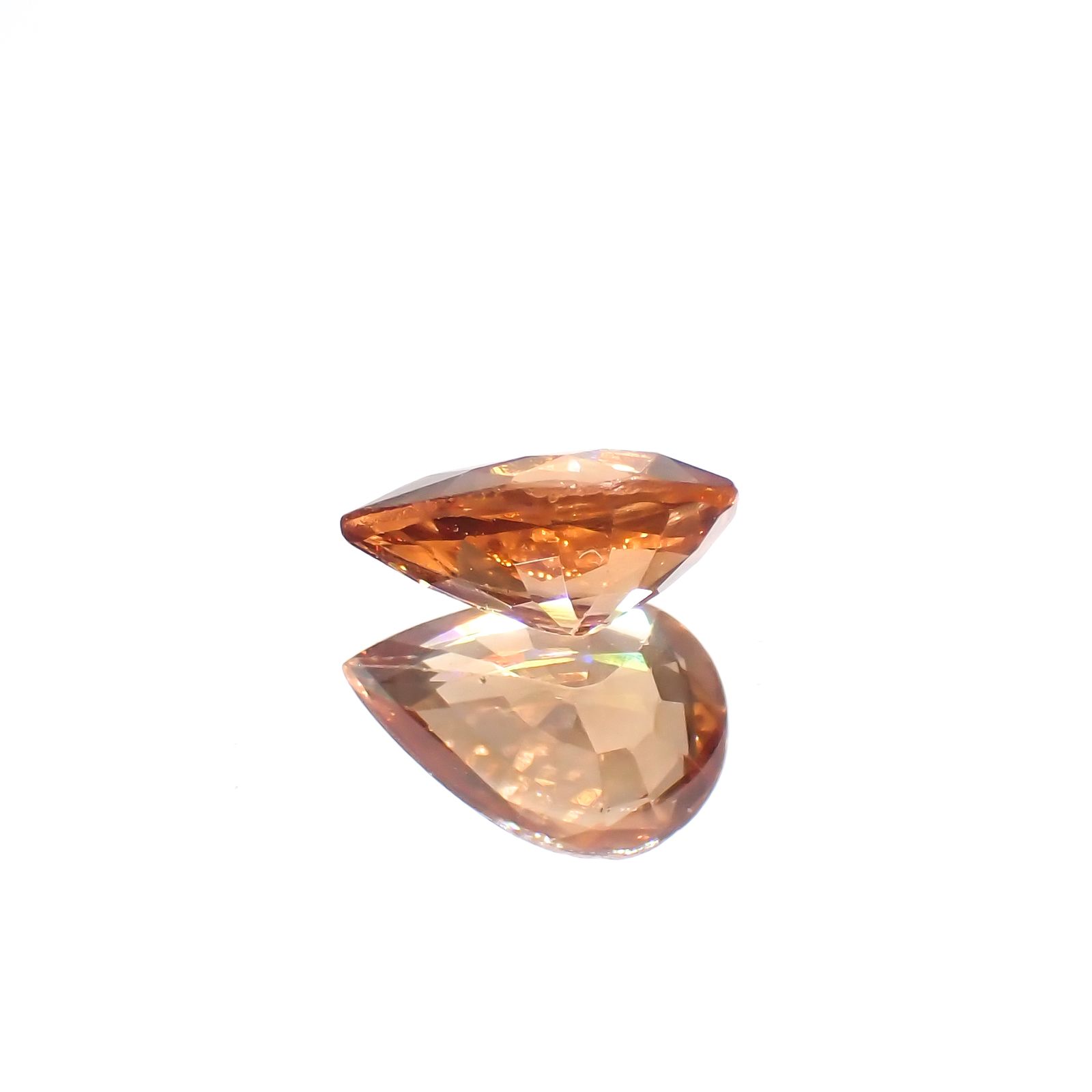 カラーチェンジマラヤガーネット(宝石名ガーネット)タンザニア産 1.06ct 識別済[230421642]7.7x5.4mm前後