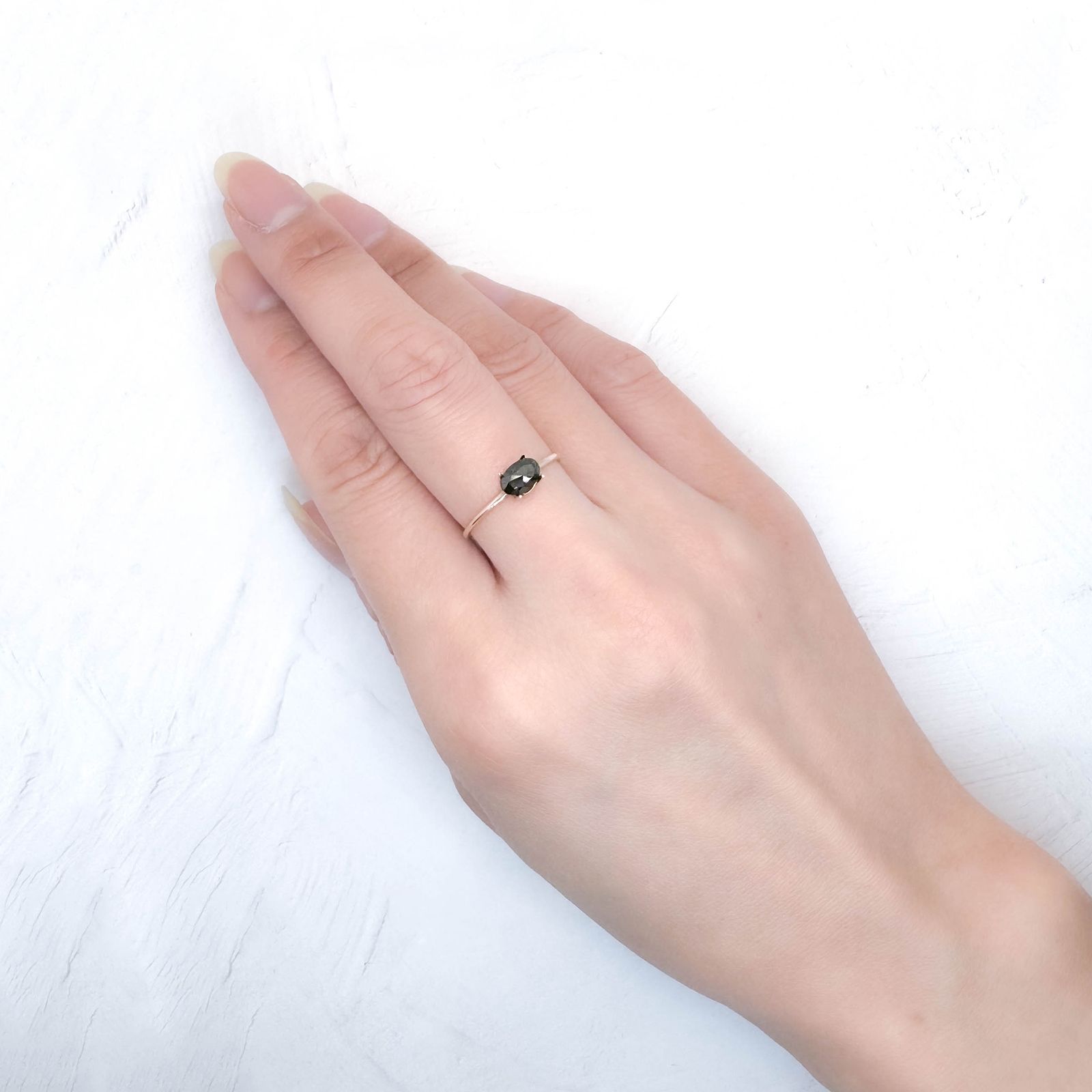 ◇ローズカット◇ブラックダイヤモンド ジンバブエ産 0.53ct / 6.1x4.1mm前後 [251131320]