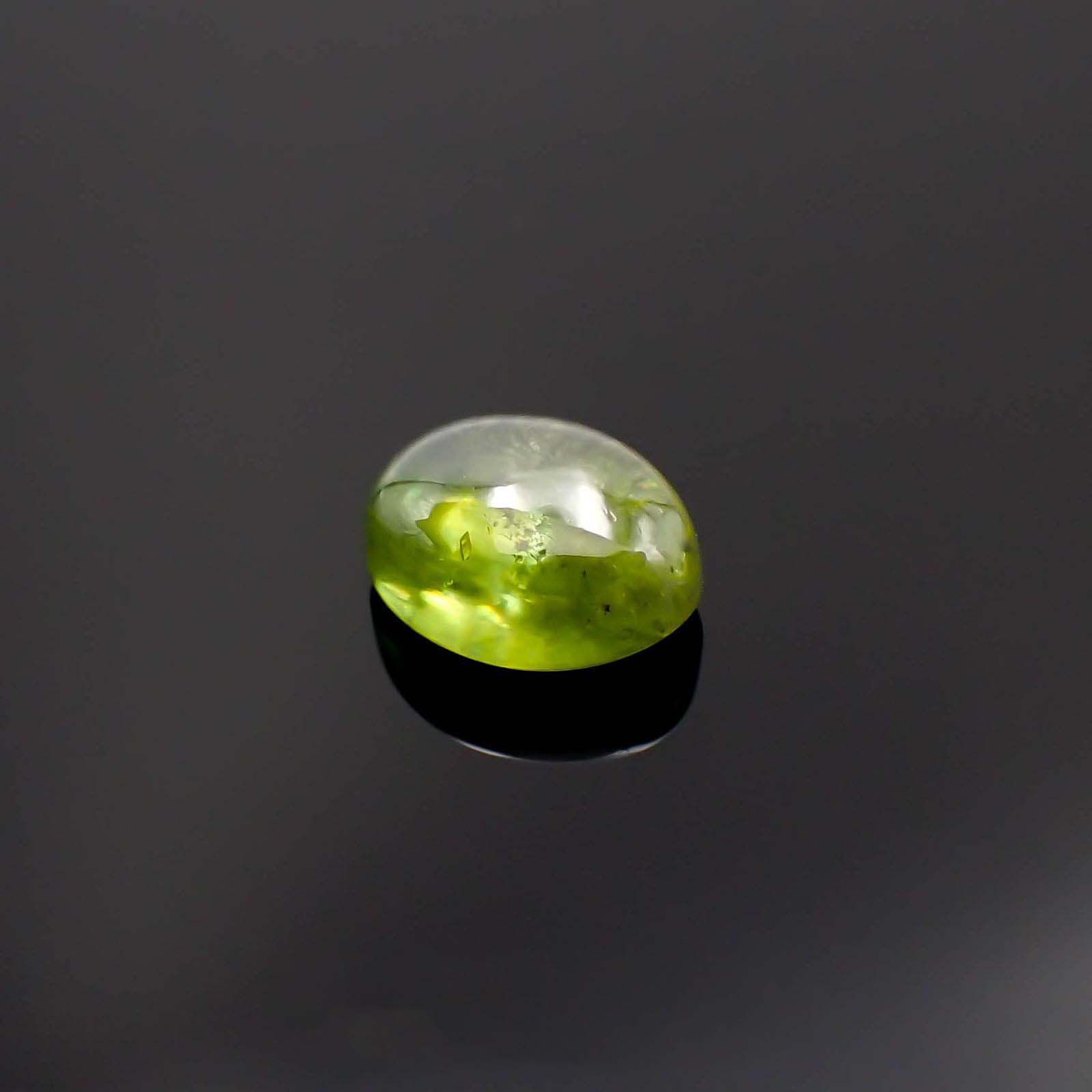 スフェーン マダガスカル産 2.92ct[230220638]9.1x7mm前後