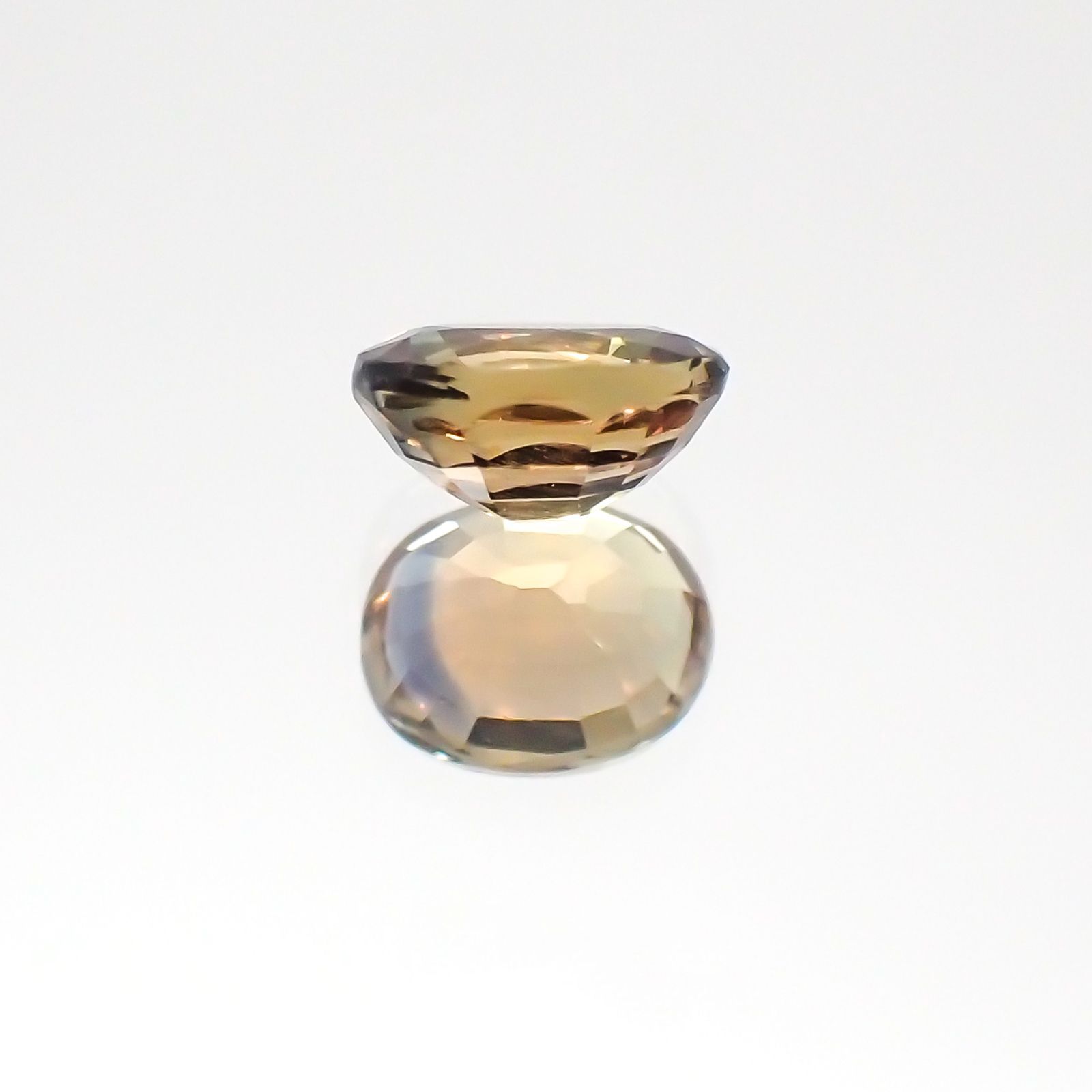 カラーチェンジサファイア 非加熱(宝石名サファイア)タンザニア産 0.68ct 識別済[231124229]5.5x4.4mm前後