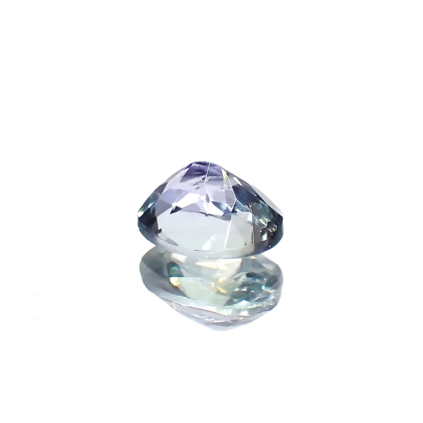 バイカラータンザナイト(宝石名タンザナイト/ゾイサイト)タンザニア産 0.38ct 識別済[230923503]5.1x3.9mm前後