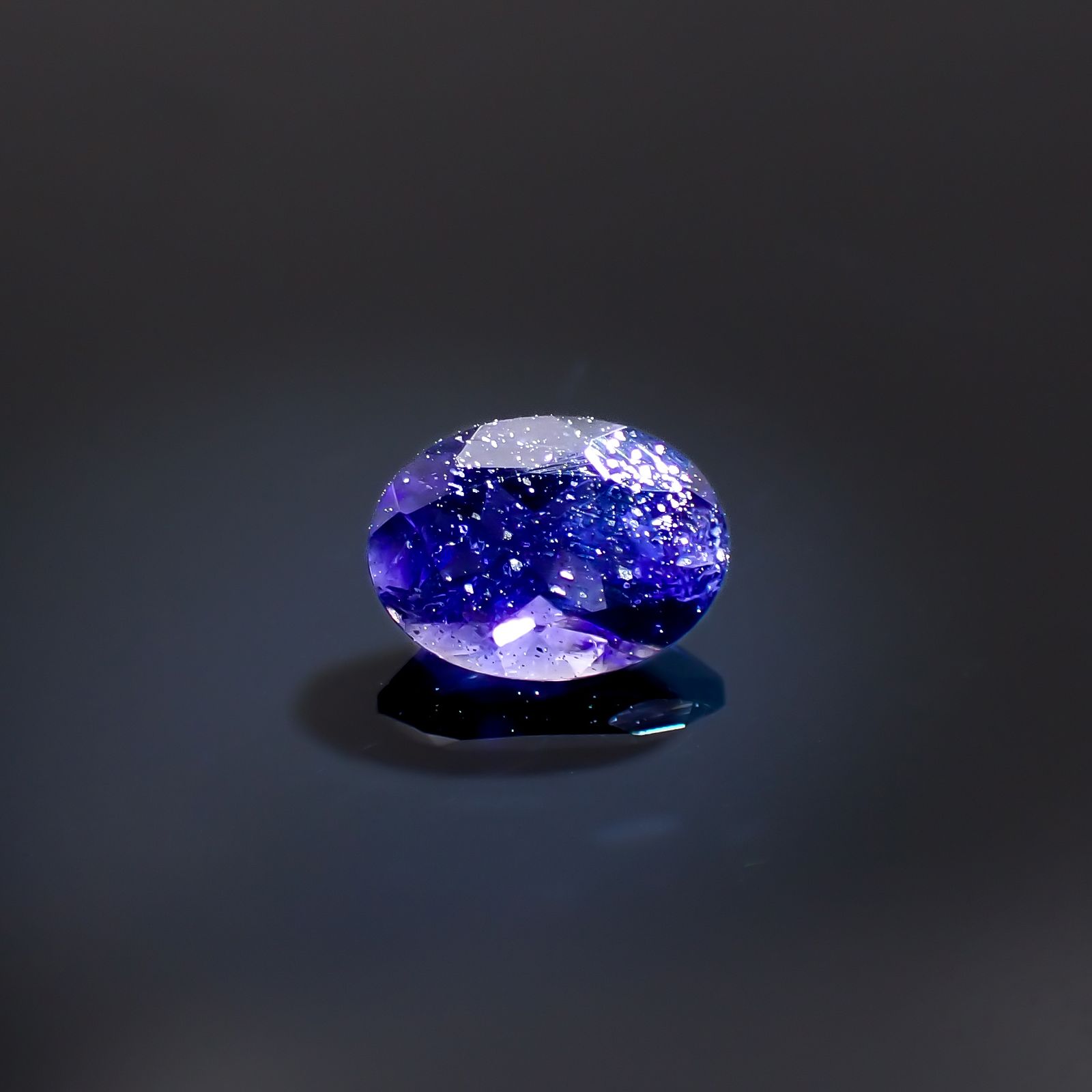 アイオライトサンストーン インド/ブラジル産 0.68ct[231224839]7x5.1mm前後