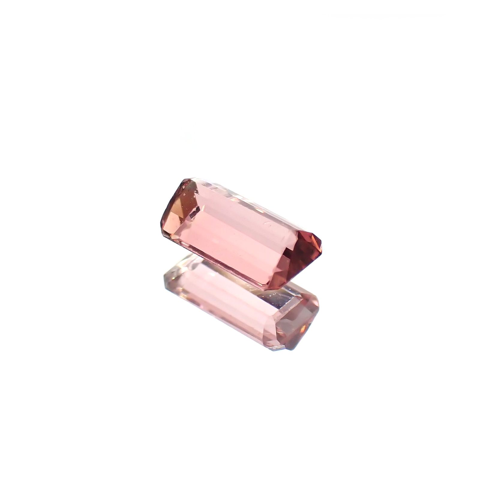 ローズピンクトルマリン(宝石名ピンク・トルマリン)ブラジル/アフリカ産 0.64ct 識別済[220114864]6.9x3.9mm前後