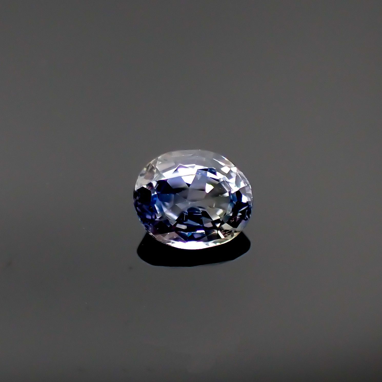 アイスブルーサファイア(宝石名ブルー・サファイア) スリランカ/マダガスカル産 0.33ct 識別済[210711174]4.5×3.7mm前後