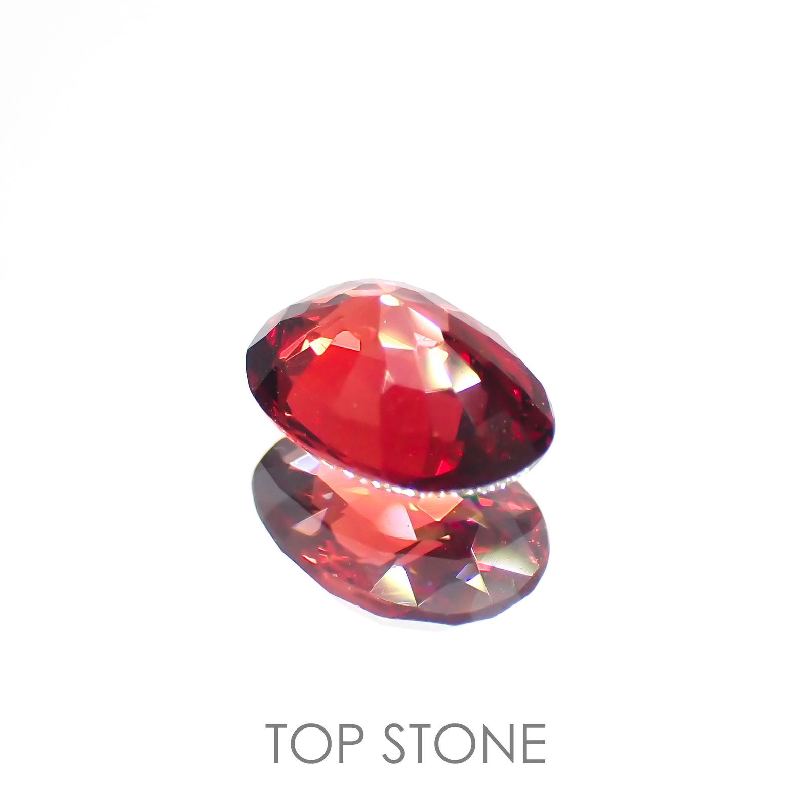 レッドスピネル(宝石名レッド・スピネル)タンザニア産 0.896ct ソ付(彩珠)[220817241]7x5.1mm前後