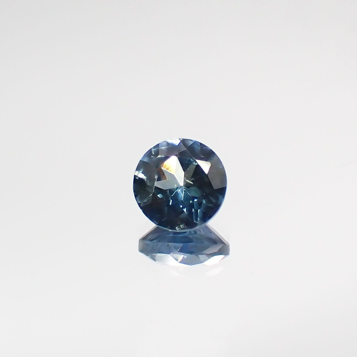 モンタナサファイア アメリカ産 ルース 0.68ct[210711669]5.1×5.1mm