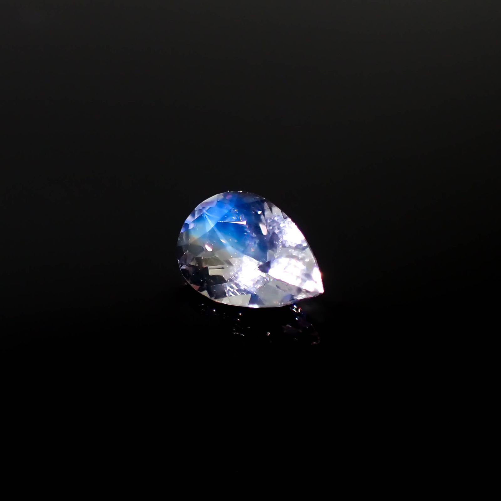 レインボームーンストーン ザンビア産 0.57ct[240326928]7.4x4.9mm前後