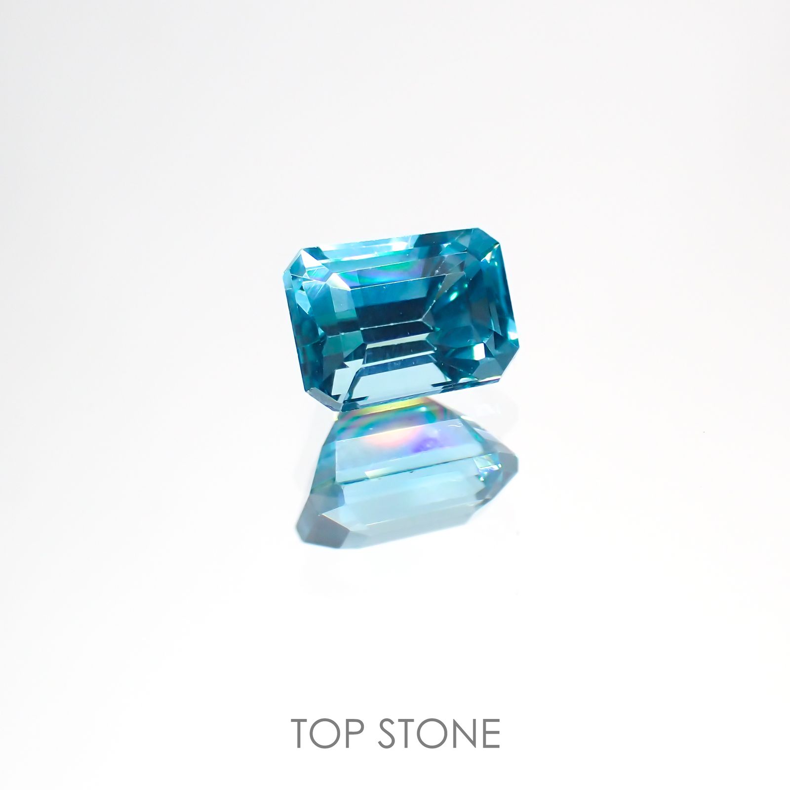 アパタイト(宝石名アパタイト) マダガスカル産 0.63ct 識別済[211013526]5.5×4mm前後