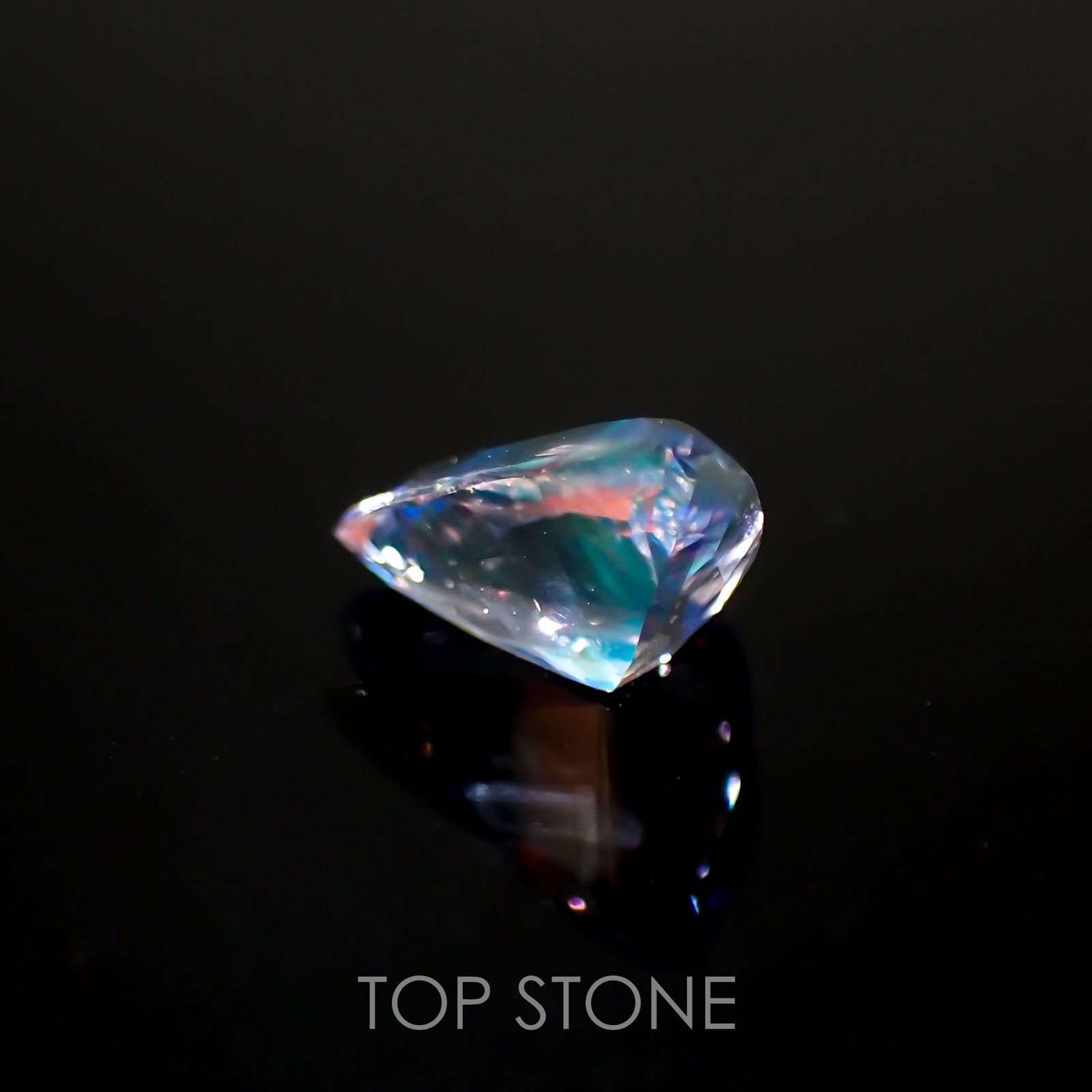 レインボームーンストーン(宝石名ラブラドライト)マダガスカル産 0.51ct 識別済[211113759]4.6x7.2mm前後