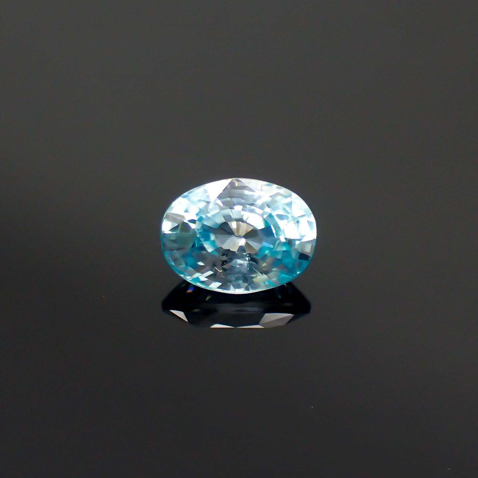 バイカラーブルージルコン カンボジア産 2.07ct[221018644]8.1x6mm前後