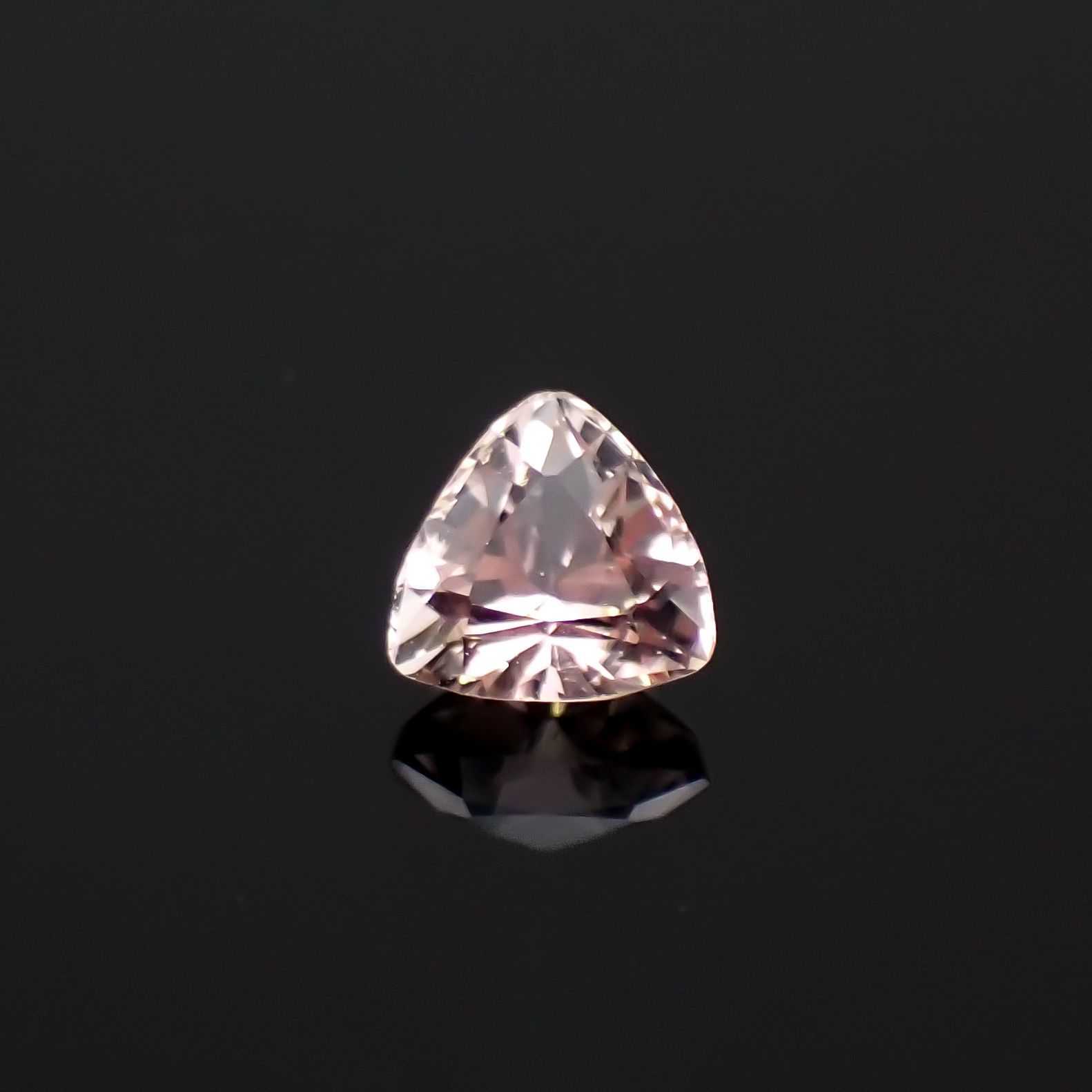 ピンクトルマリン(宝石名トルマリン)アフガニスタン産 0.70ct 識別済[230320843]5.6x5.7mm前後