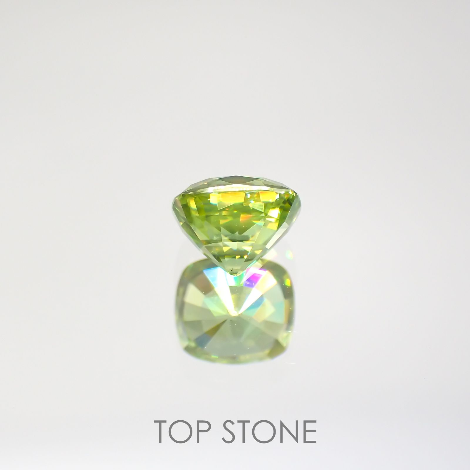 スフェーン マダガスカル産 ルース 0.94ct[210712007]5.8×5.1mm前後