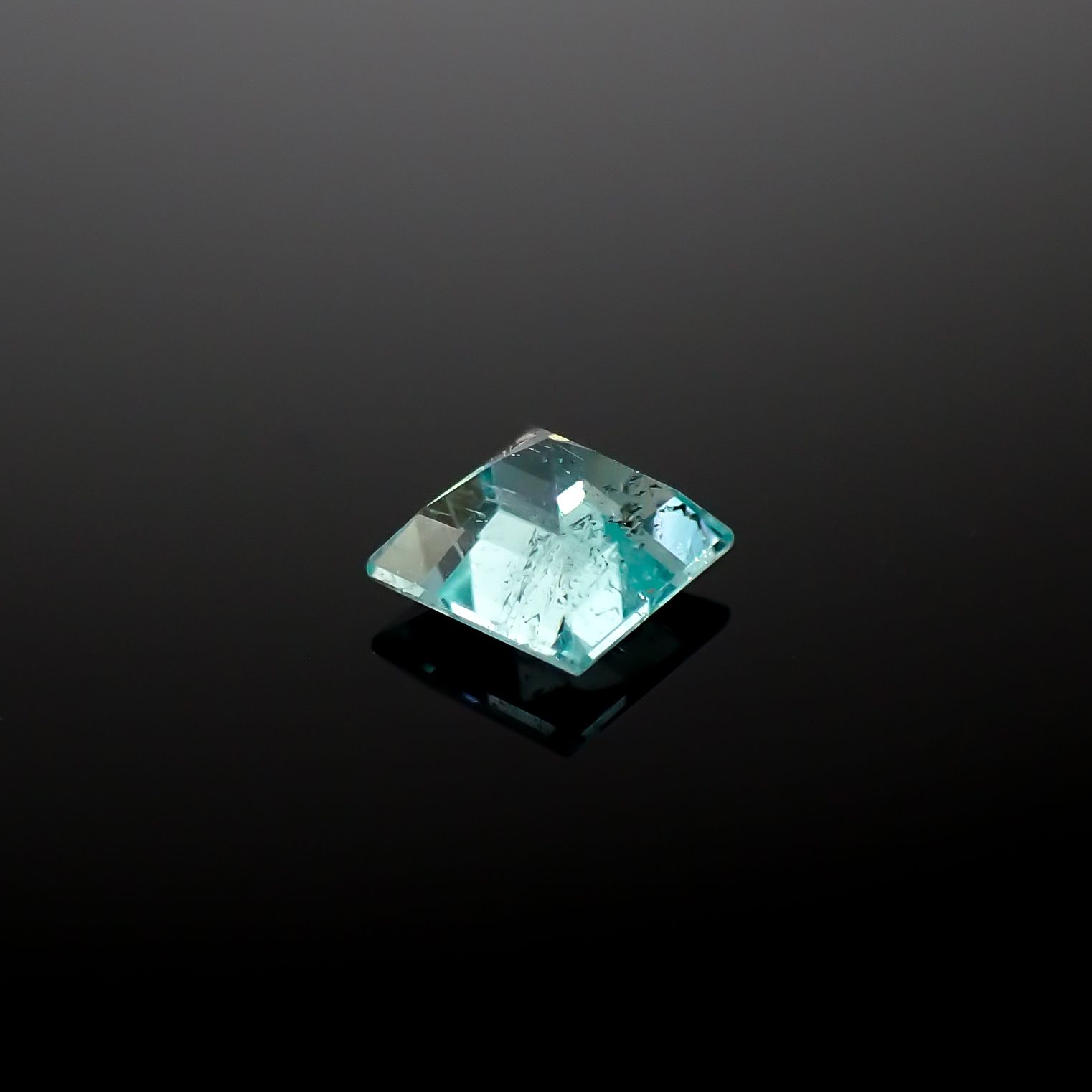 パライバトルマリン ブラジル・キントス鉱山産 0.35ct[240928723]4x3.9mm前後