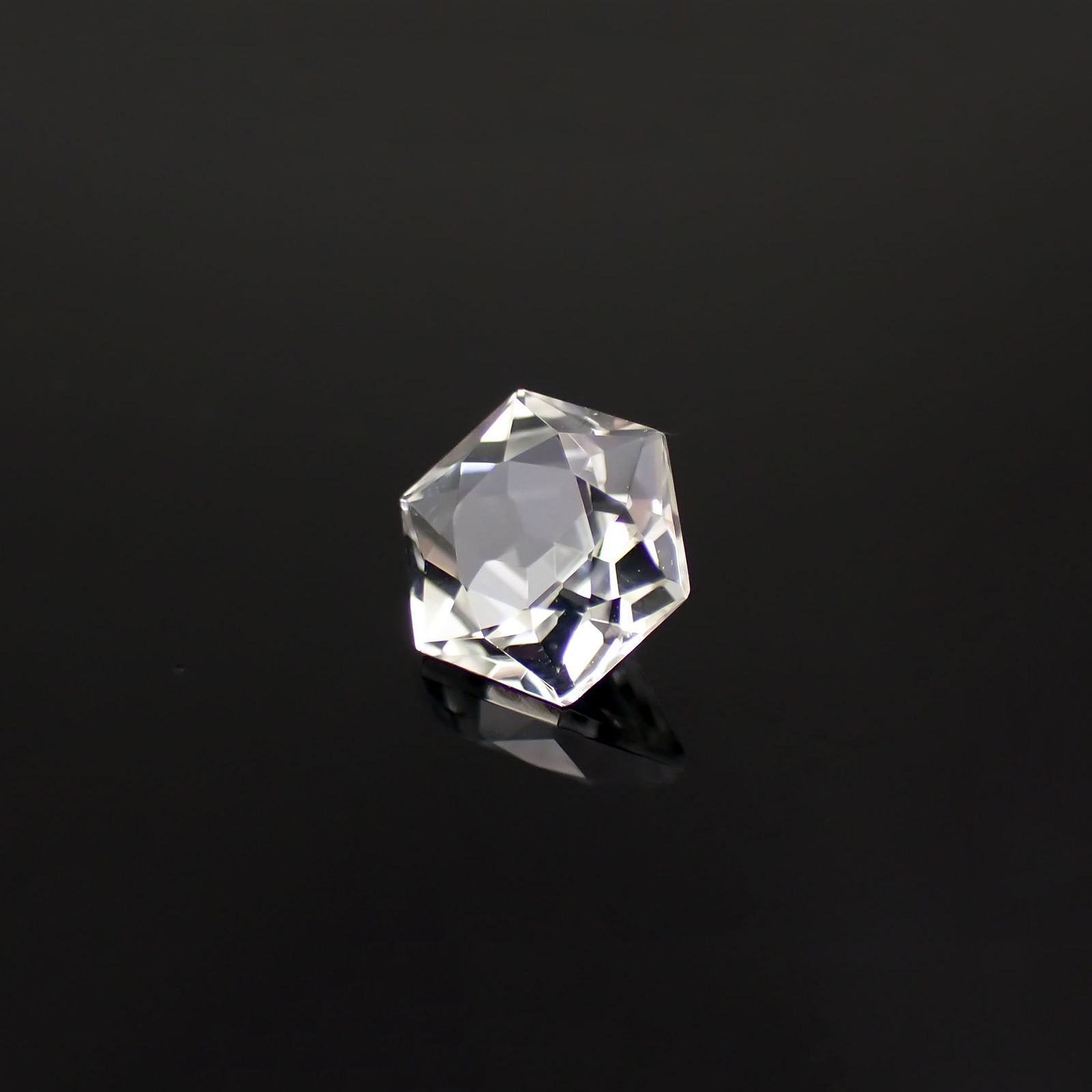 ◇ヘキサゴンカット◇ホワイトトパーズ ブラジル産 1.75ct[221018502]7x7mm前後